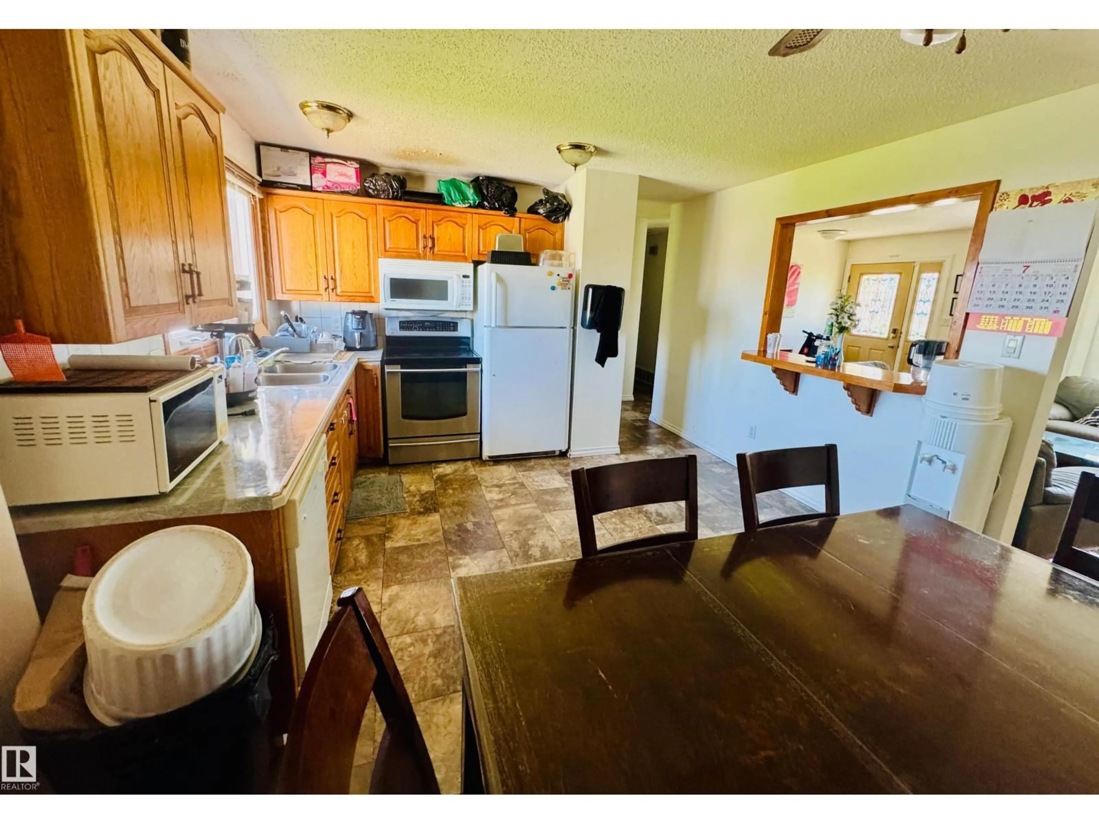Standard kitchen, unknown for 4210 48 AV, St. Paul Town Alberta T0A3A3