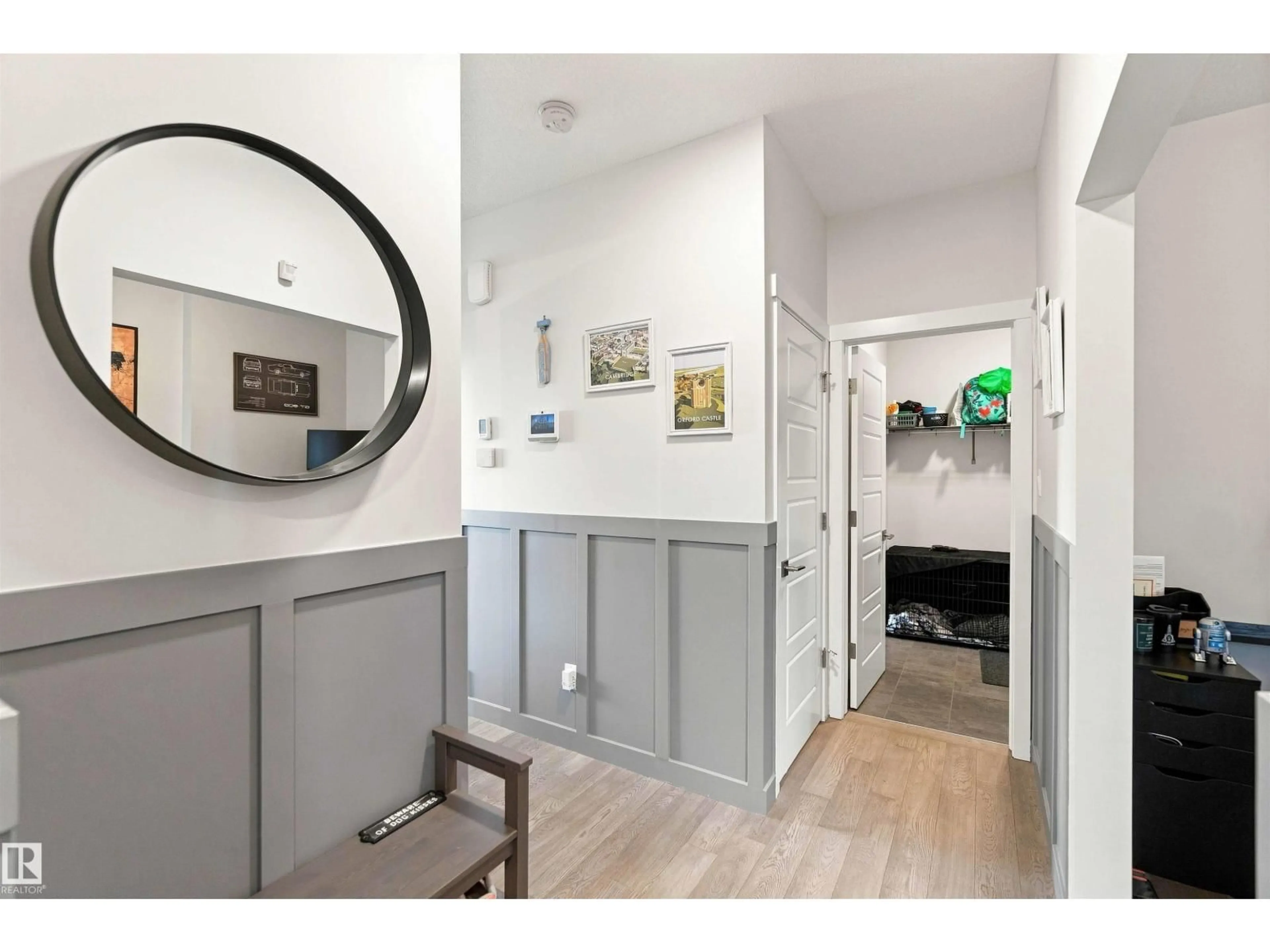Indoor entryway for 7608 CREIGHTON PL, Edmonton Alberta T6W3Z6