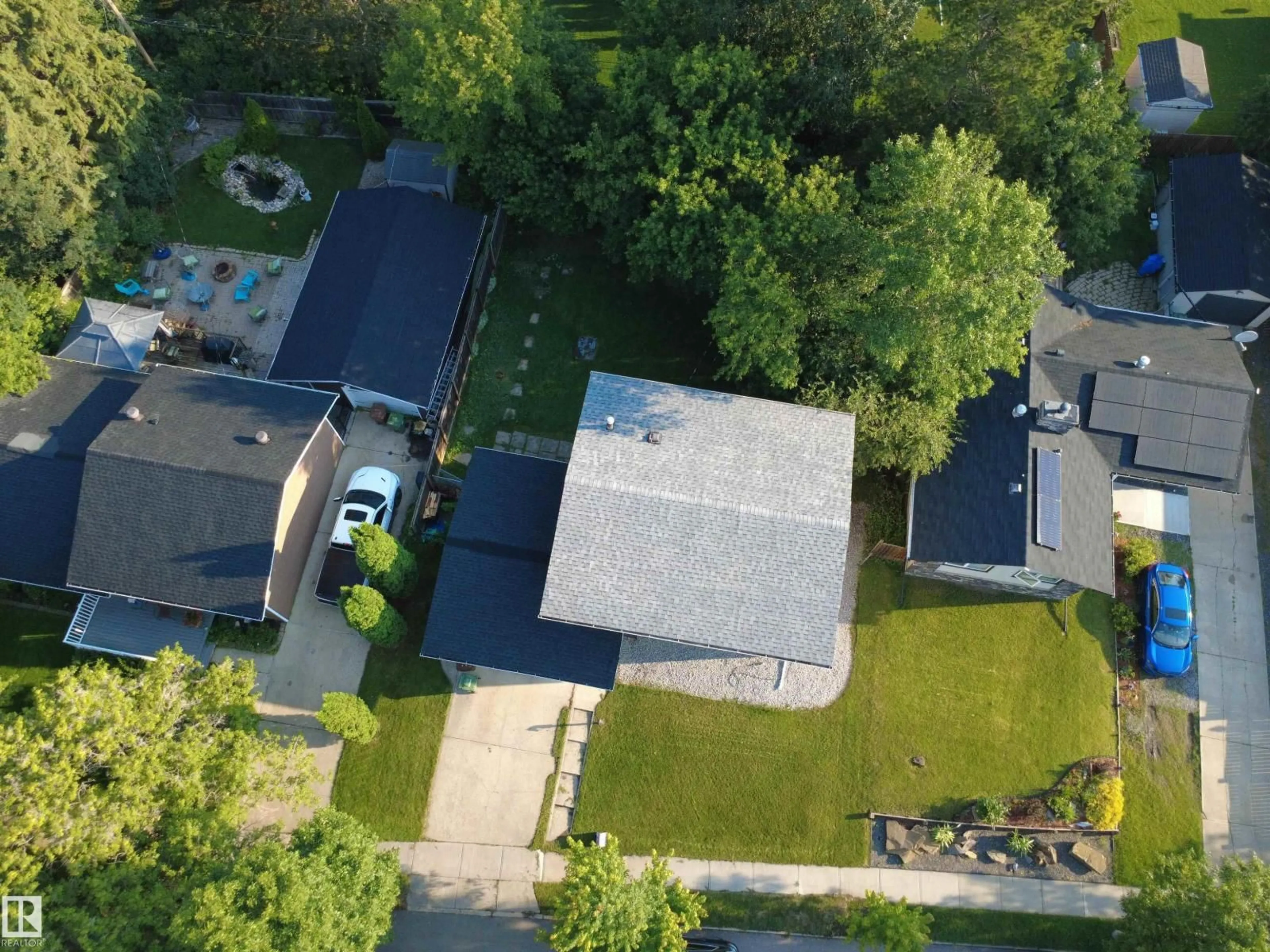 A pic from outside/outdoor area/front of a property/back of a property/a pic from drone, street for 14 GILLIAN CR, St. Albert Alberta T8N0W1