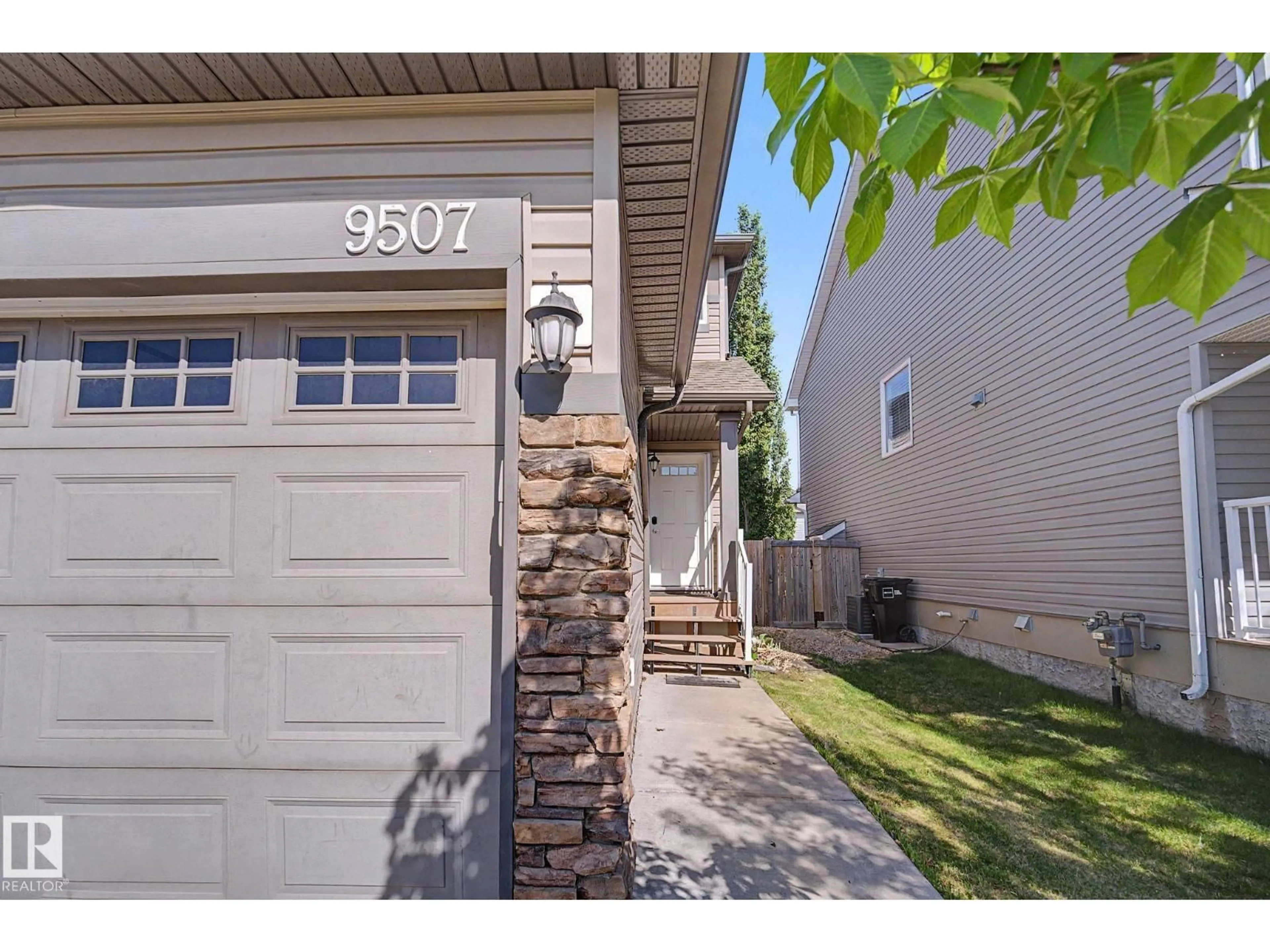 Unknown for 9507 SIMPSON CT, Edmonton Alberta T6R0T8