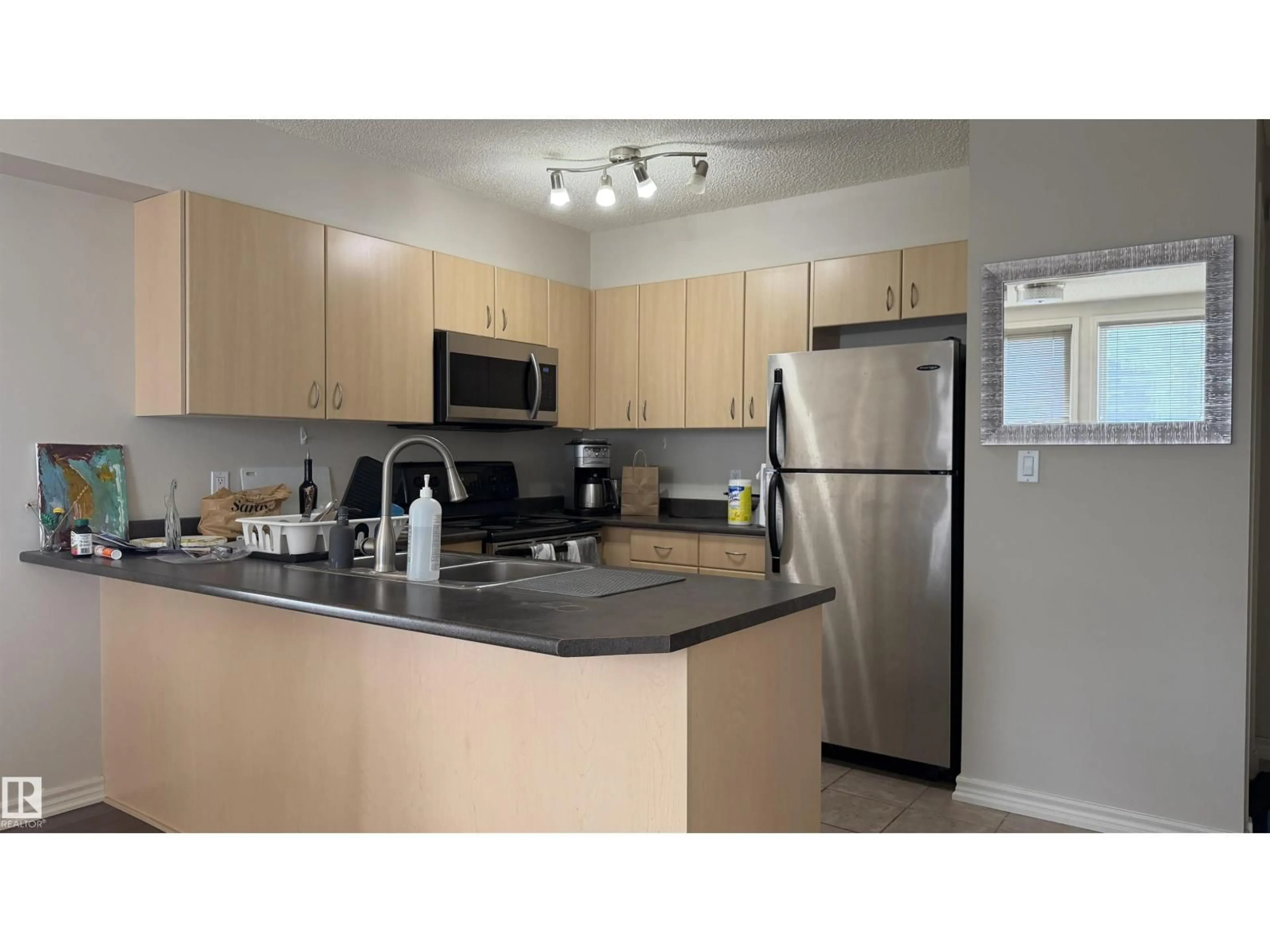 Standard kitchen, unknown for 10180 - 2401 104 ST, Edmonton Alberta T5J1A7