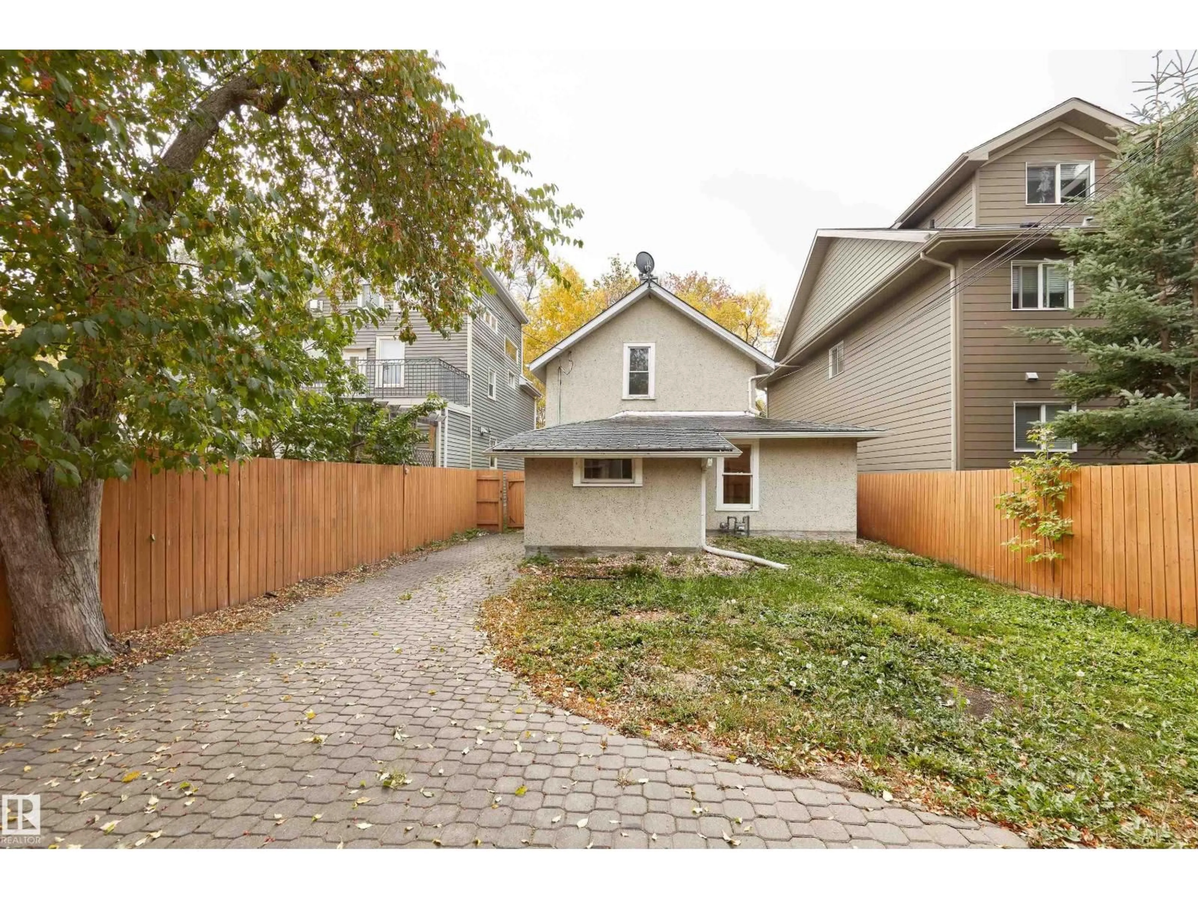 Patio, street for 11038 84 AV, Edmonton Alberta T6G0V7