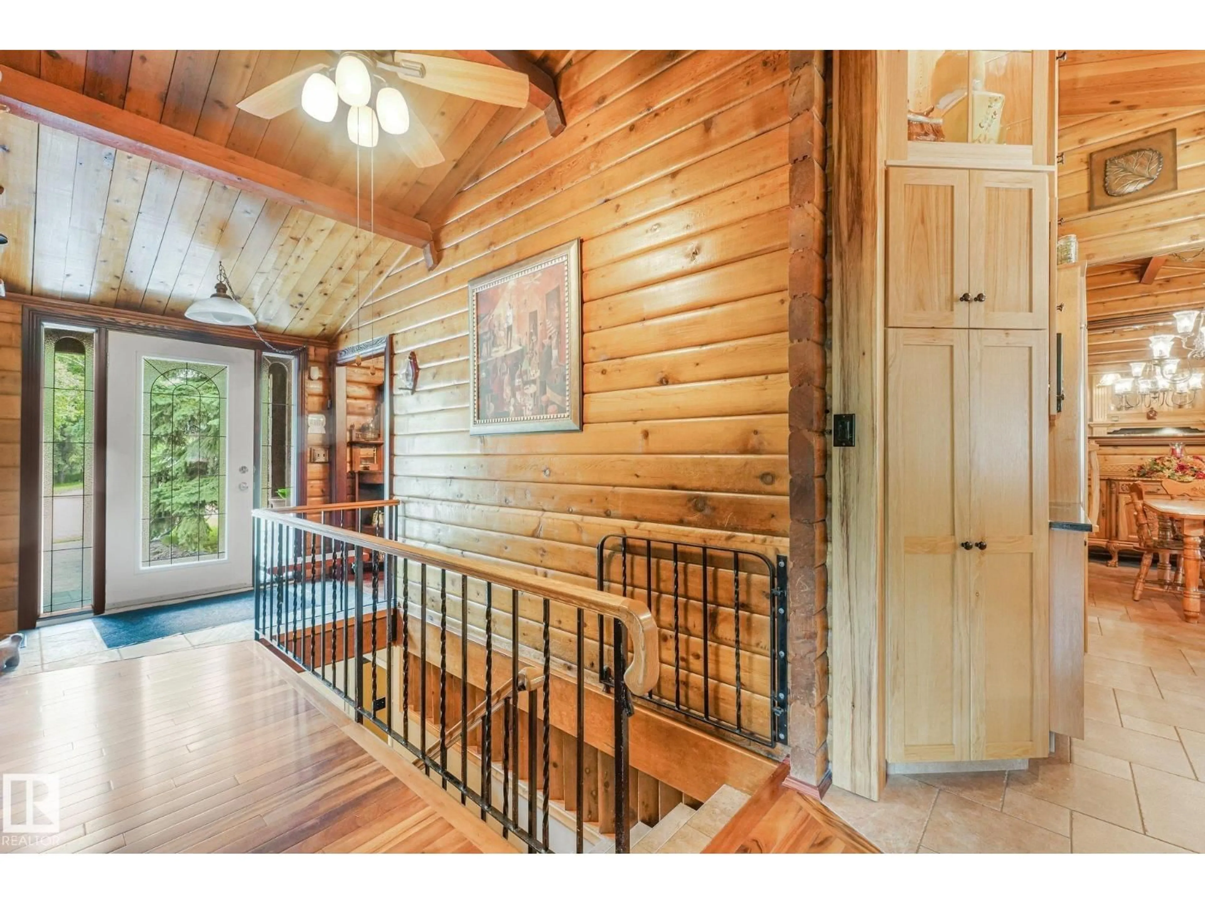 Indoor entryway for 22560 - 290 WYE RD, Rural Strathcona County Alberta T8A4T6
