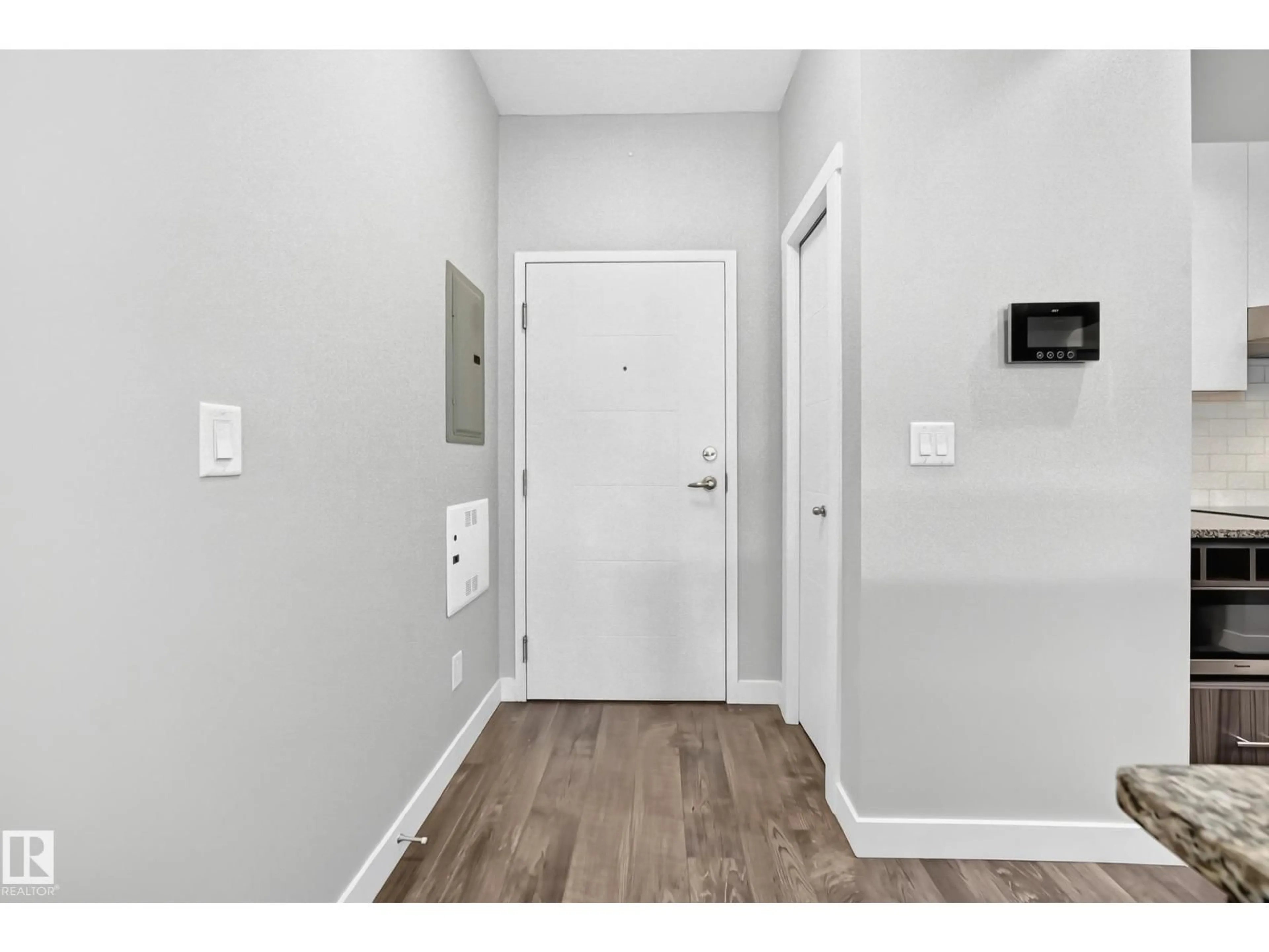 Indoor entryway for #201 - 10126 144 ST, Edmonton Alberta T5N2T7
