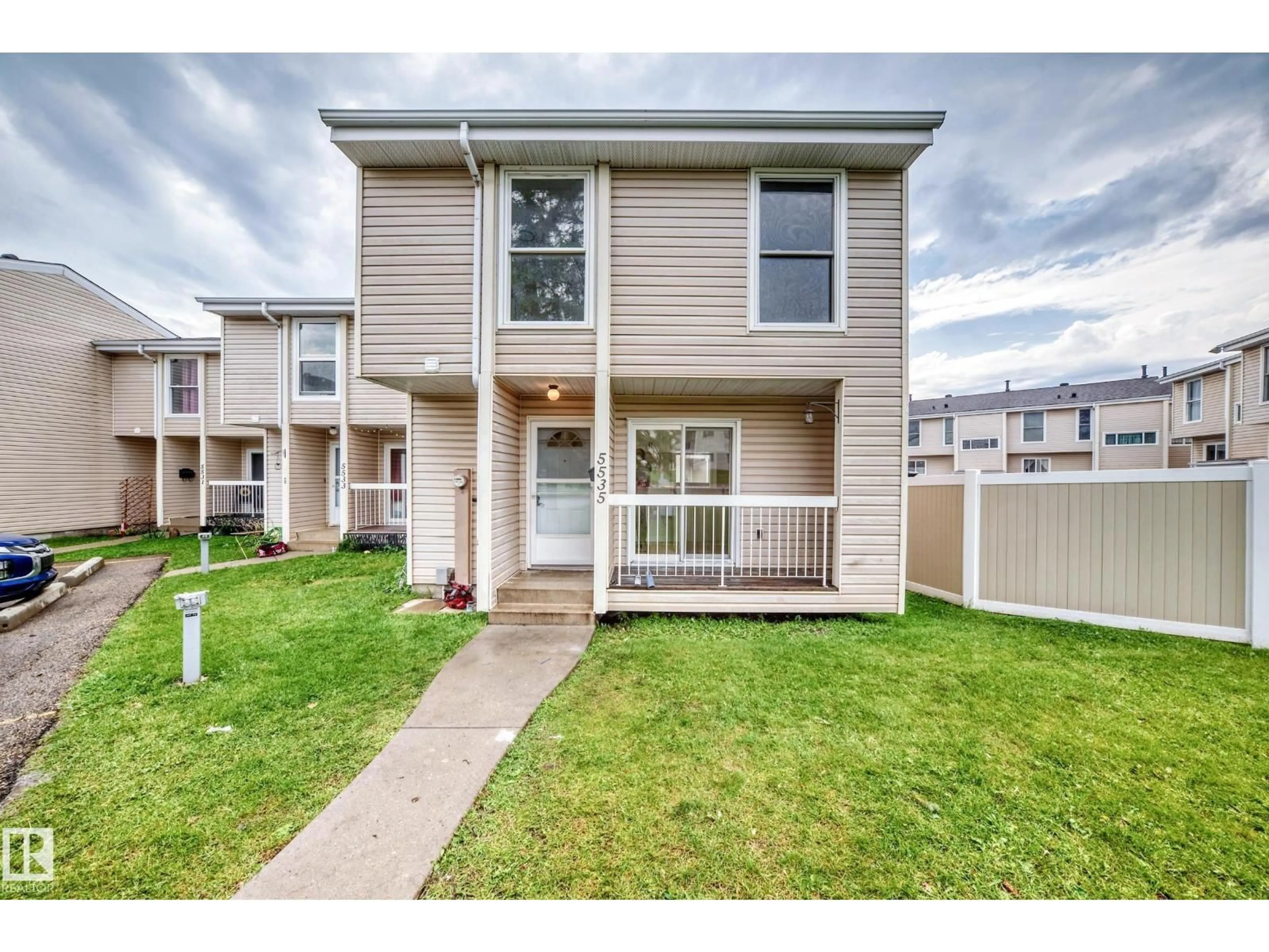 Unknown for 5535 144A AV, Edmonton Alberta T5R3R2