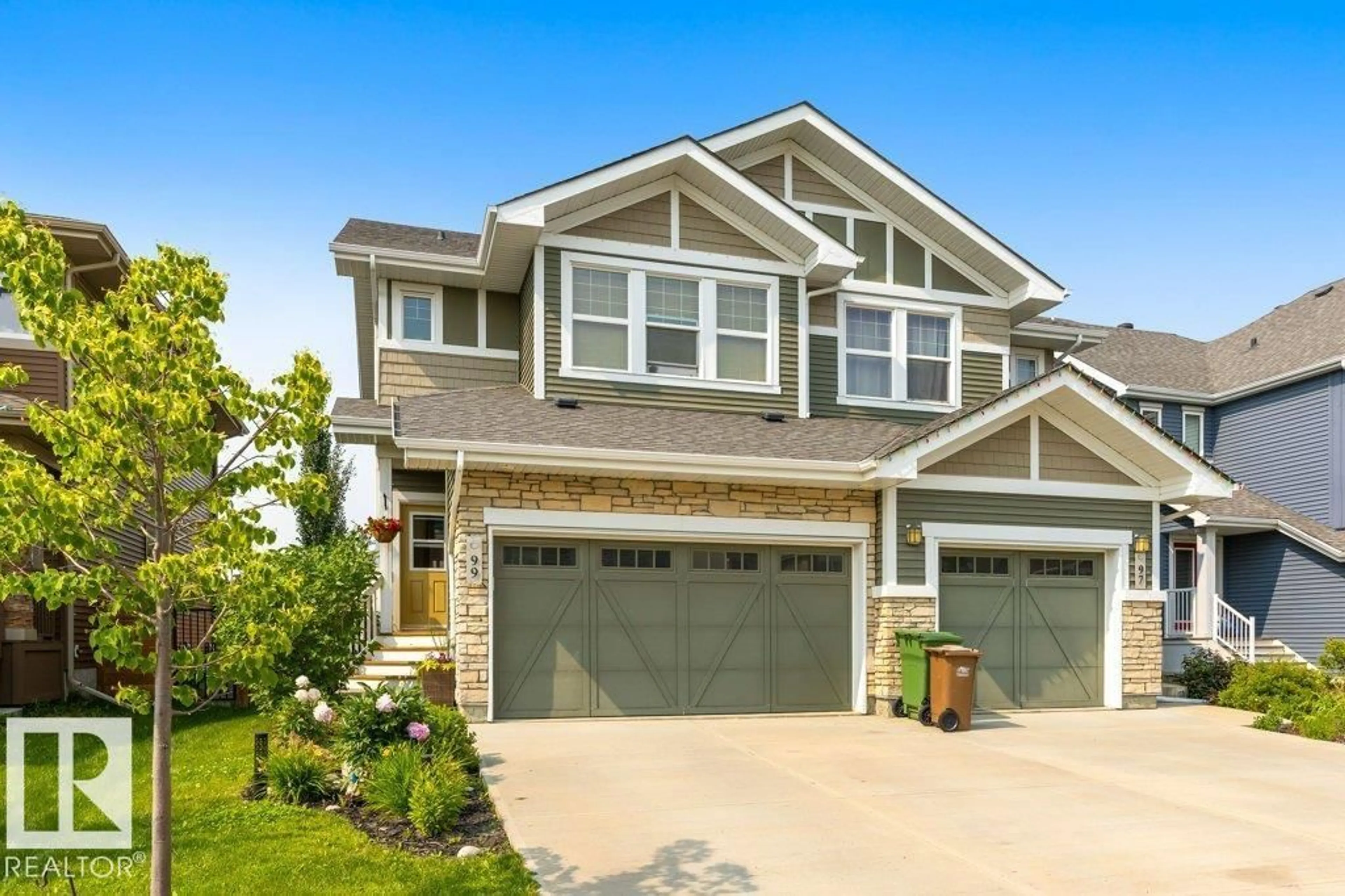 Home with vinyl exterior material, street for 99 JUNEAU WY, St. Albert Alberta T8N7V6