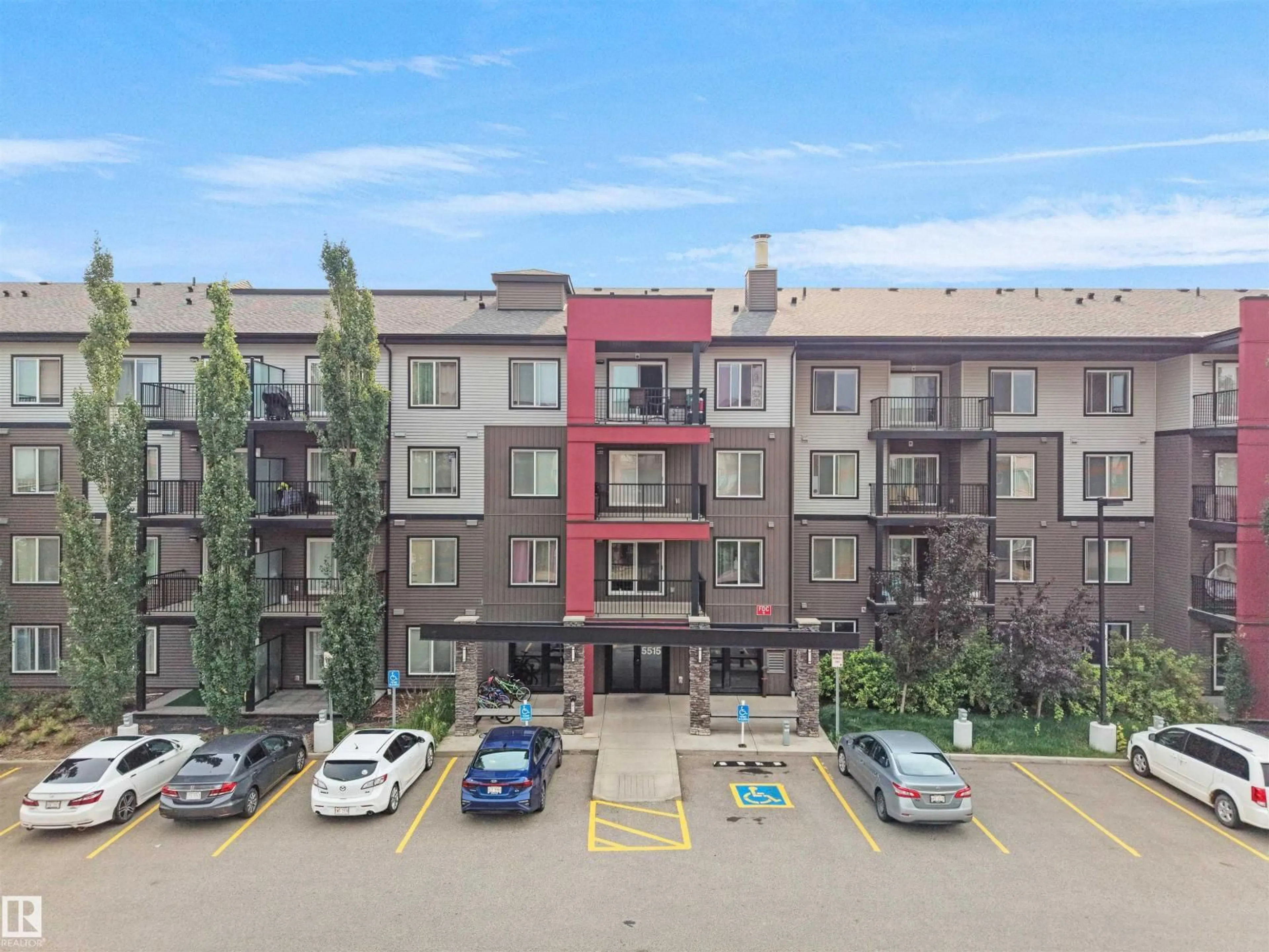 A pic from outside/outdoor area/front of a property/back of a property/a pic from drone, unknown for 422 5515 7 AV SW, Edmonton Alberta T6X2A8