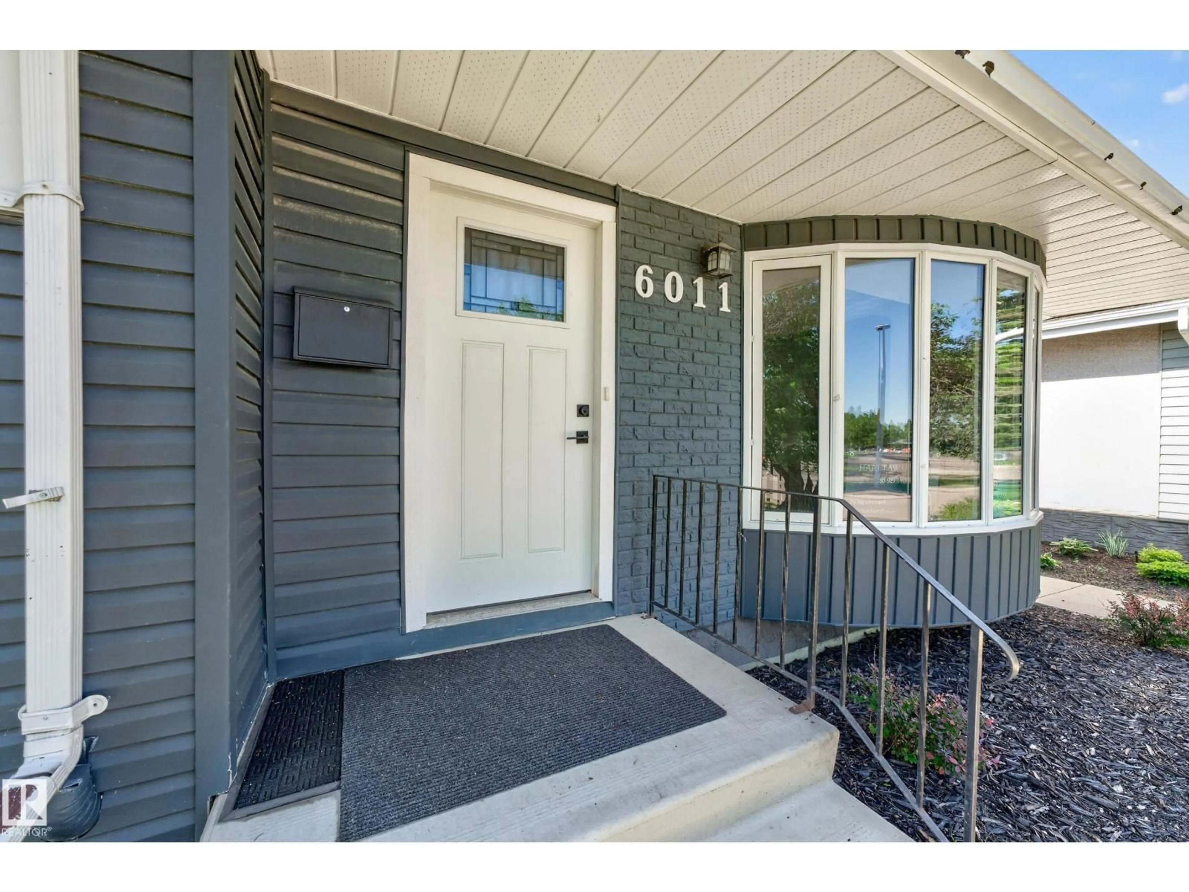 Indoor entryway for 6011 93A AV, Edmonton Alberta T6B0X1