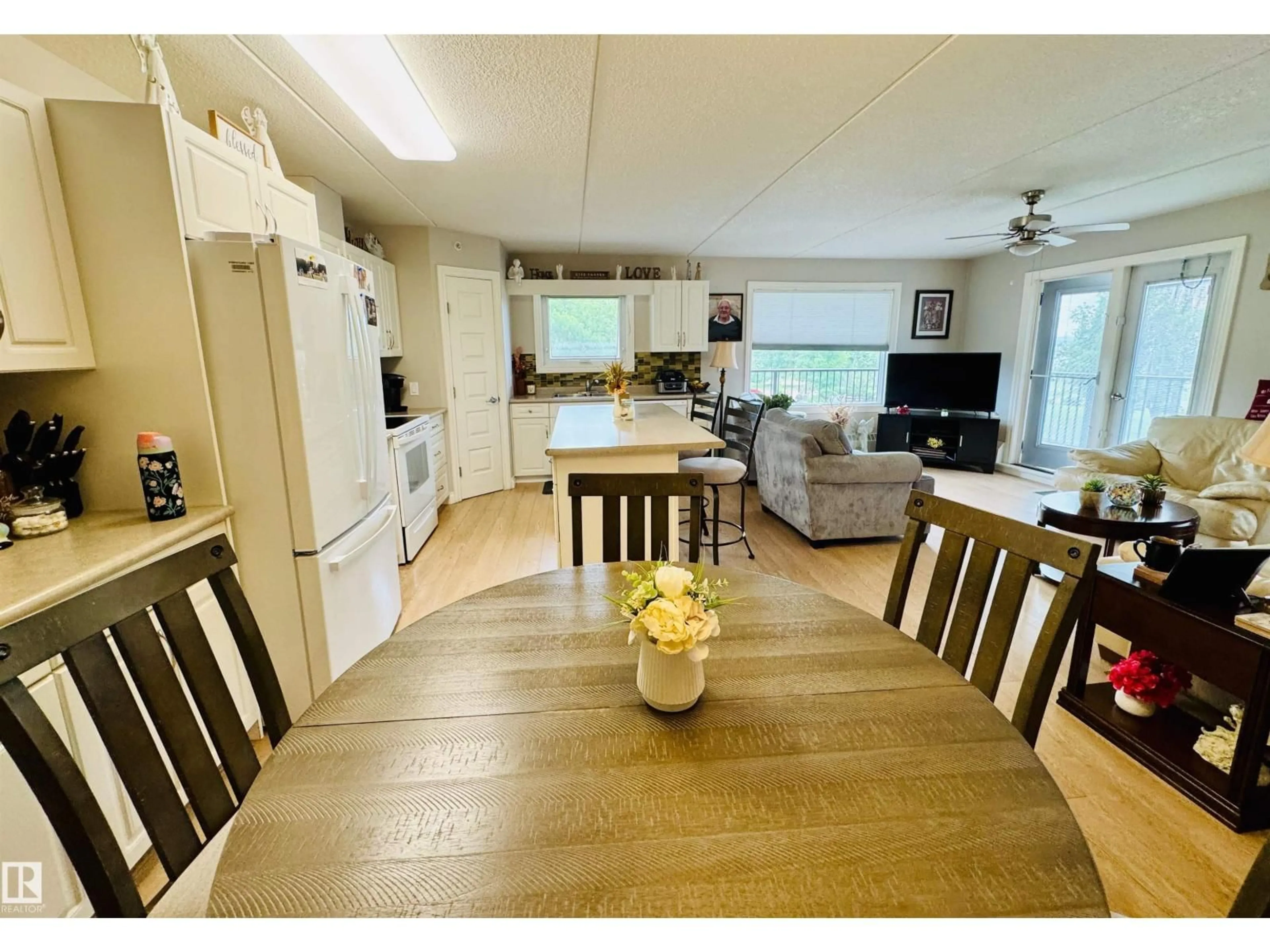 Open concept kitchen, wood/laminate floor for 208 - 4614A LAKESHORE DRIVE, St. Paul Town Alberta T0A3A3