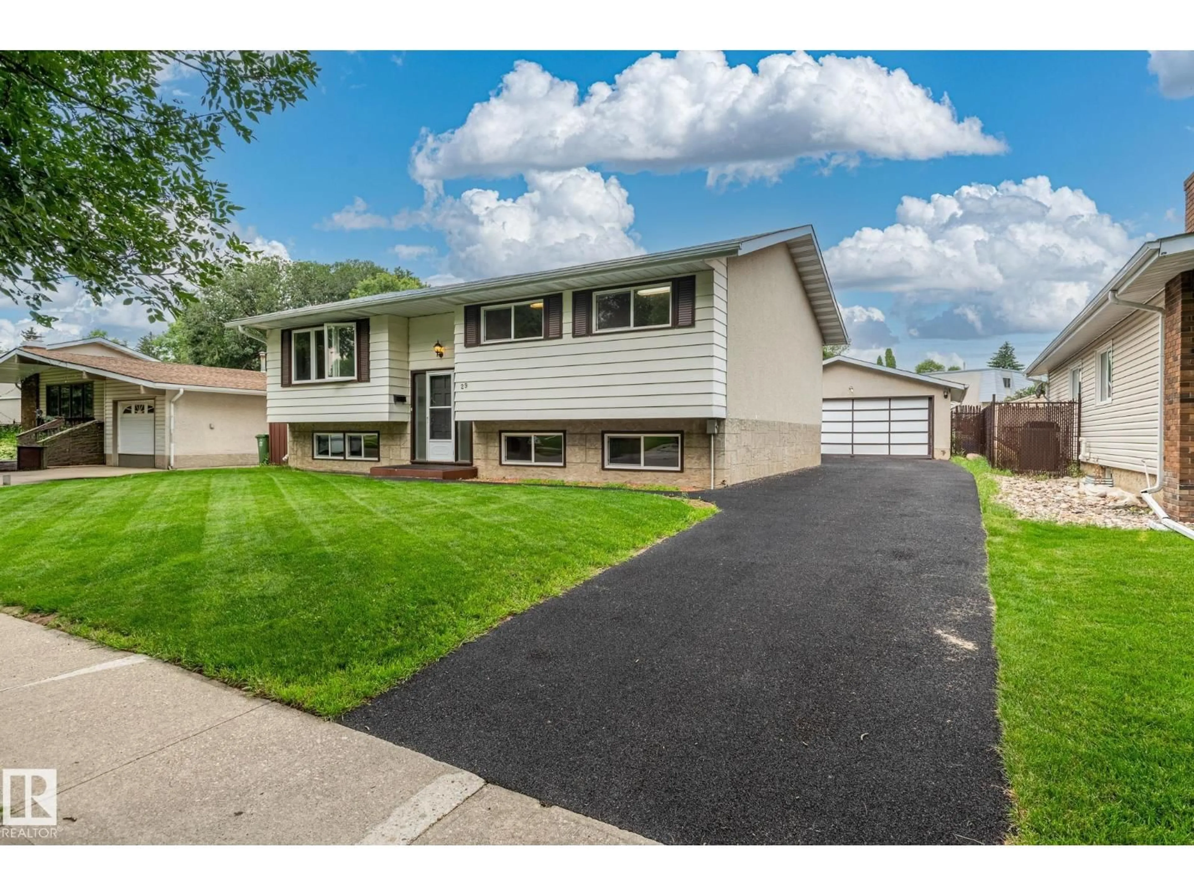 Home with vinyl exterior material, street for 29 FAWCETT CR, St. Albert Alberta T8N1W3