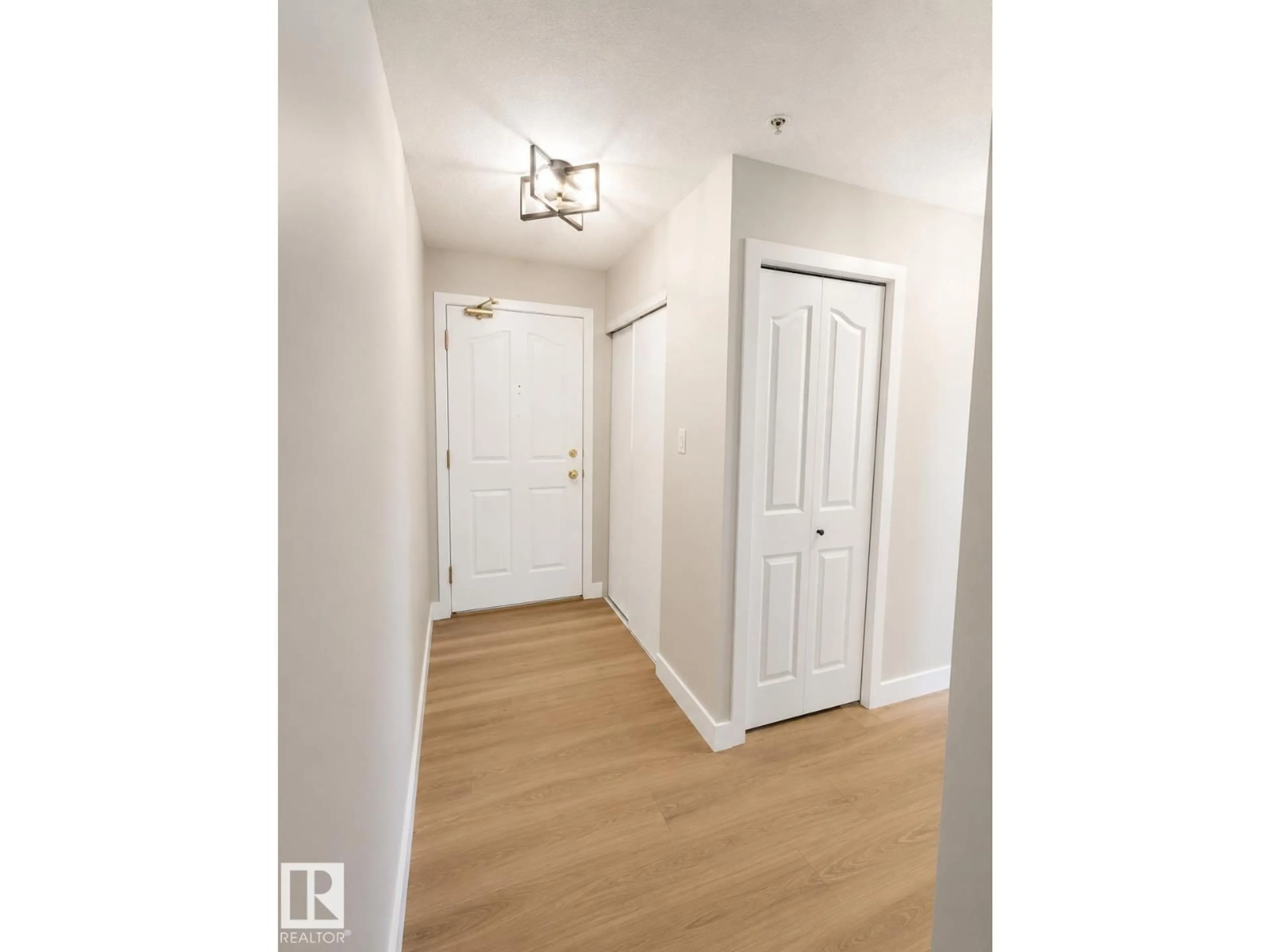 Unknown for 17447 98A AV, Edmonton Alberta T5T6M4