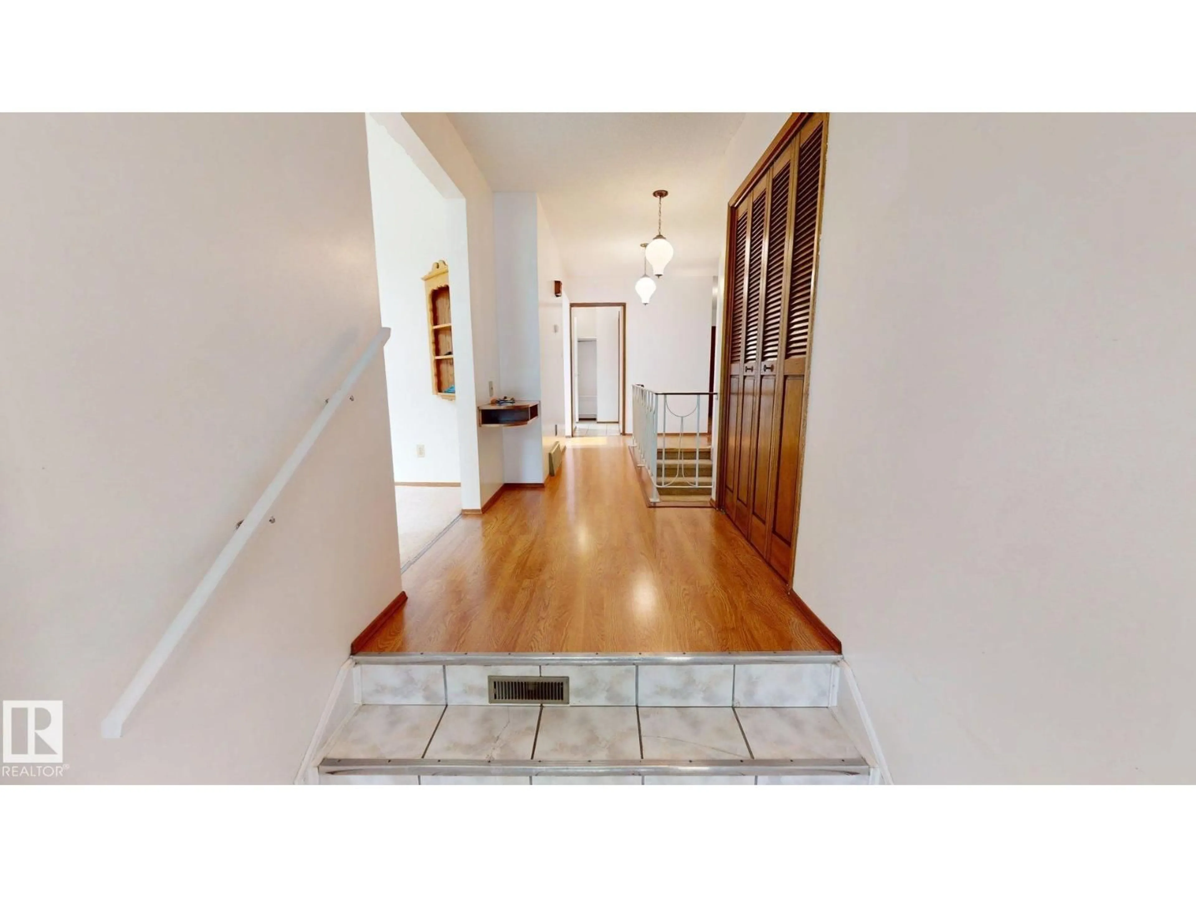 Indoor entryway for NW - 3536 105A ST, Edmonton Alberta T6J2K8