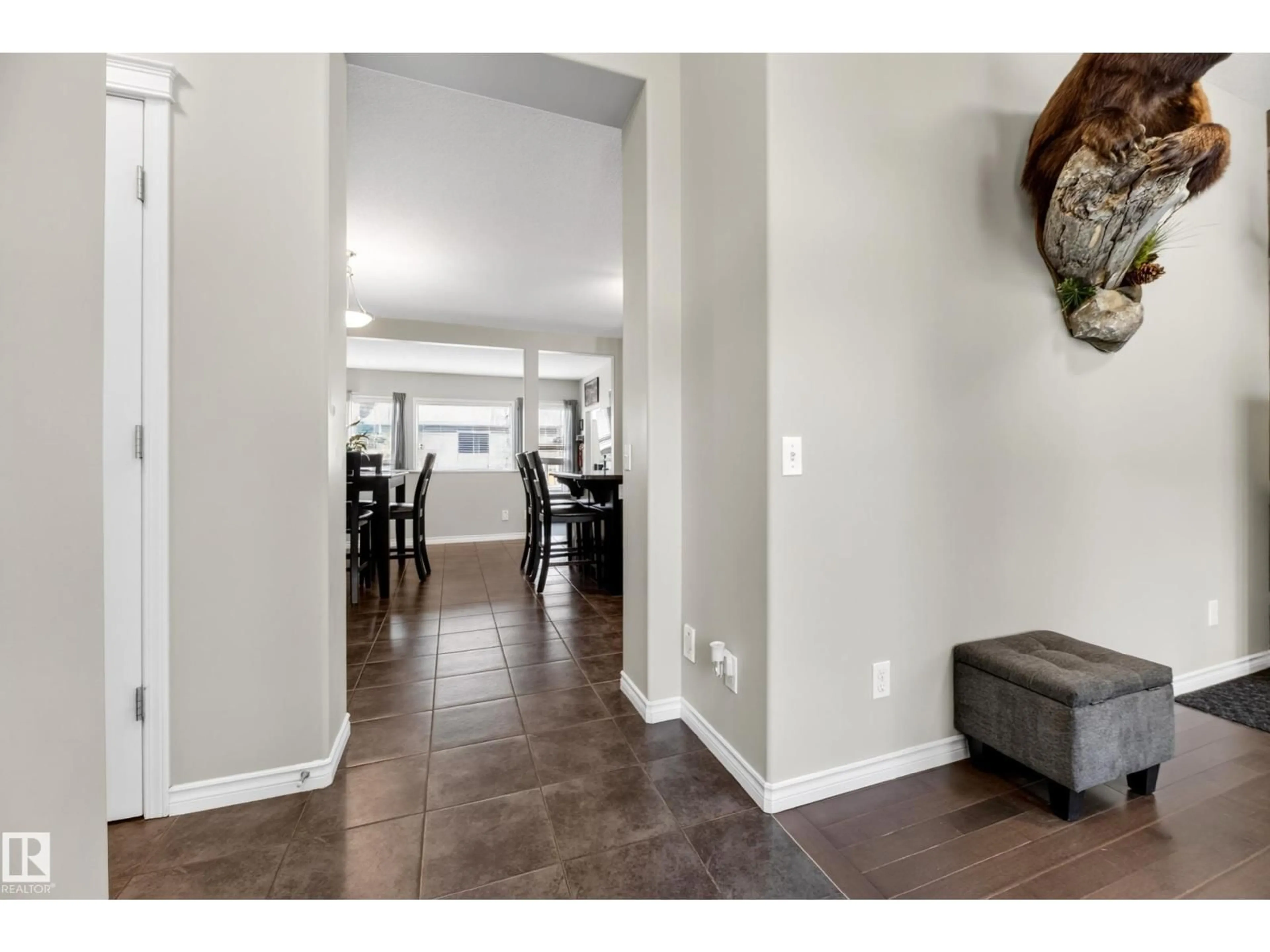 Indoor entryway for 7915 22 AV, Edmonton Alberta T6X0Z1