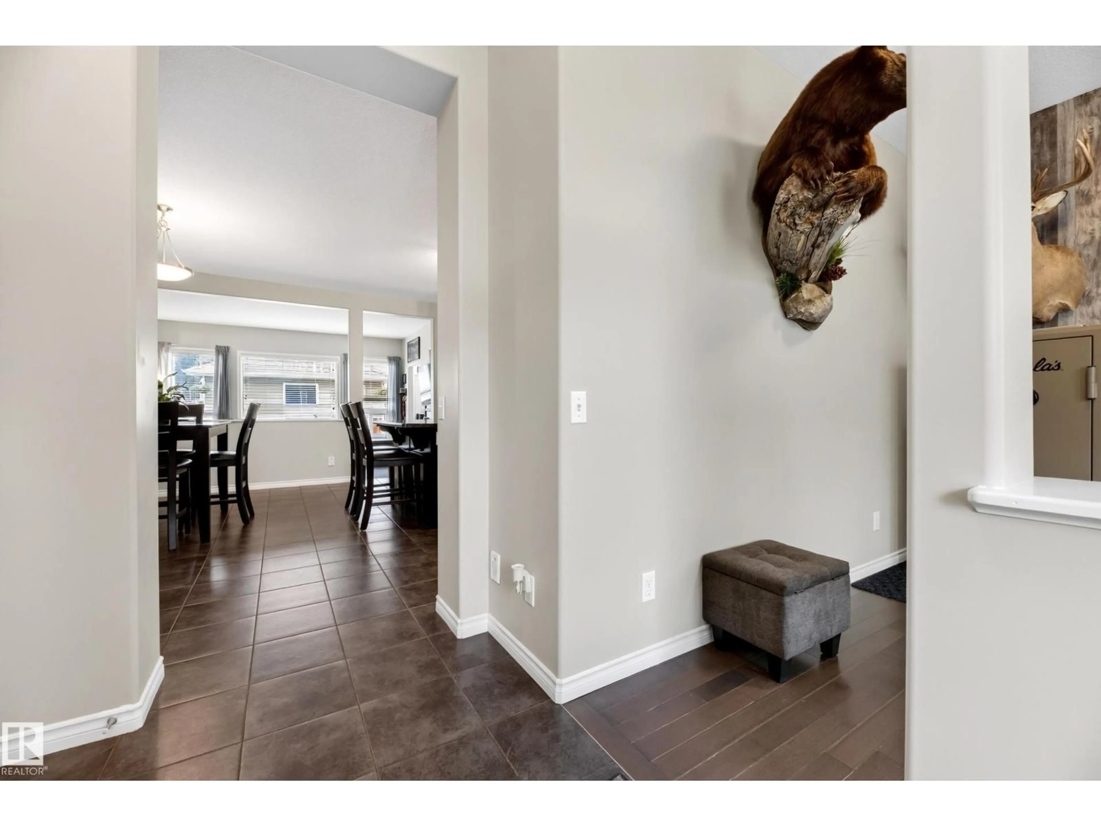 Indoor entryway for 7915 22 AV, Edmonton Alberta T6X0Z1