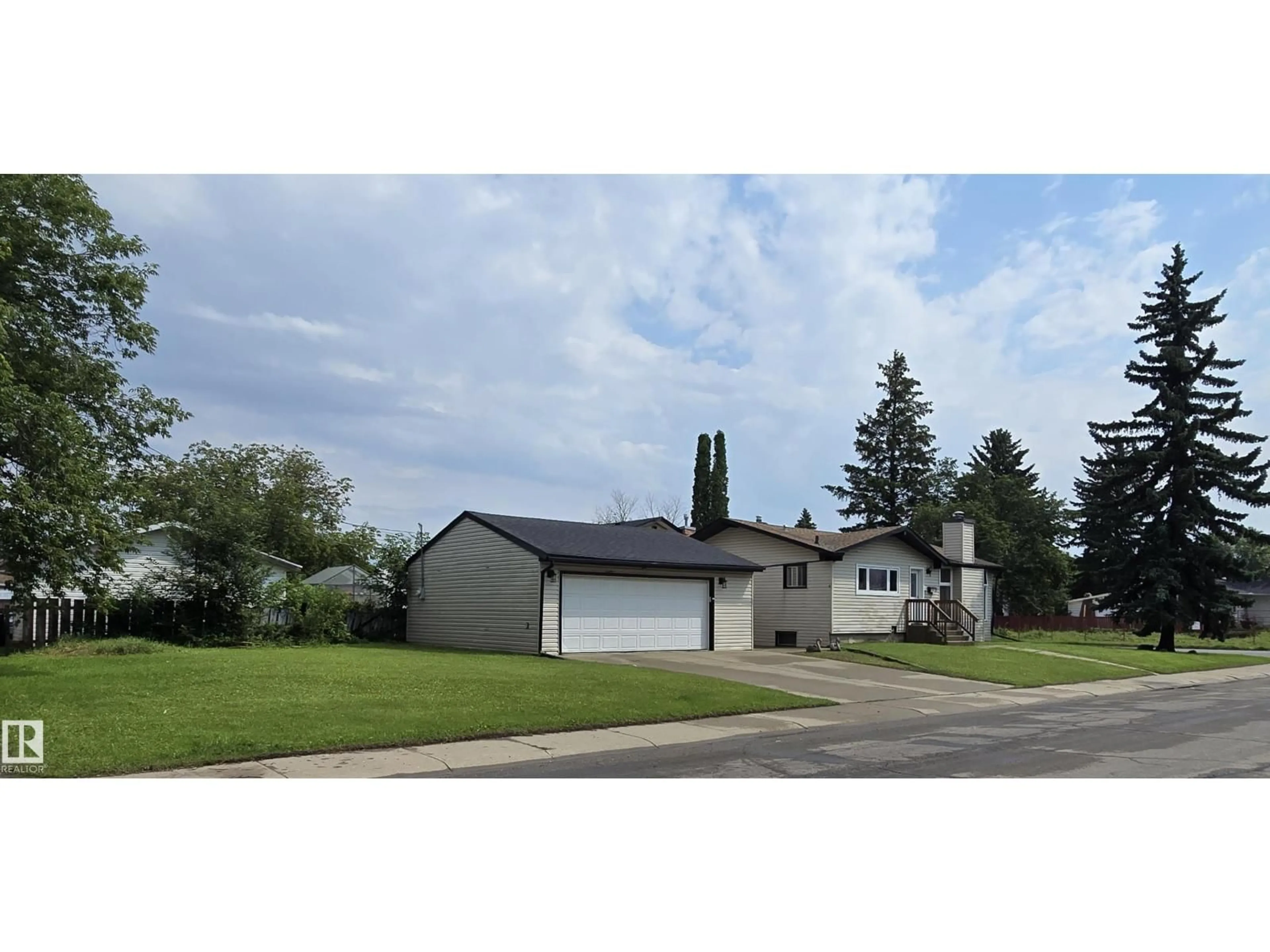 A pic from outside/outdoor area/front of a property/back of a property/a pic from drone, street for 9201 153 ST, Edmonton Alberta T5R1P7