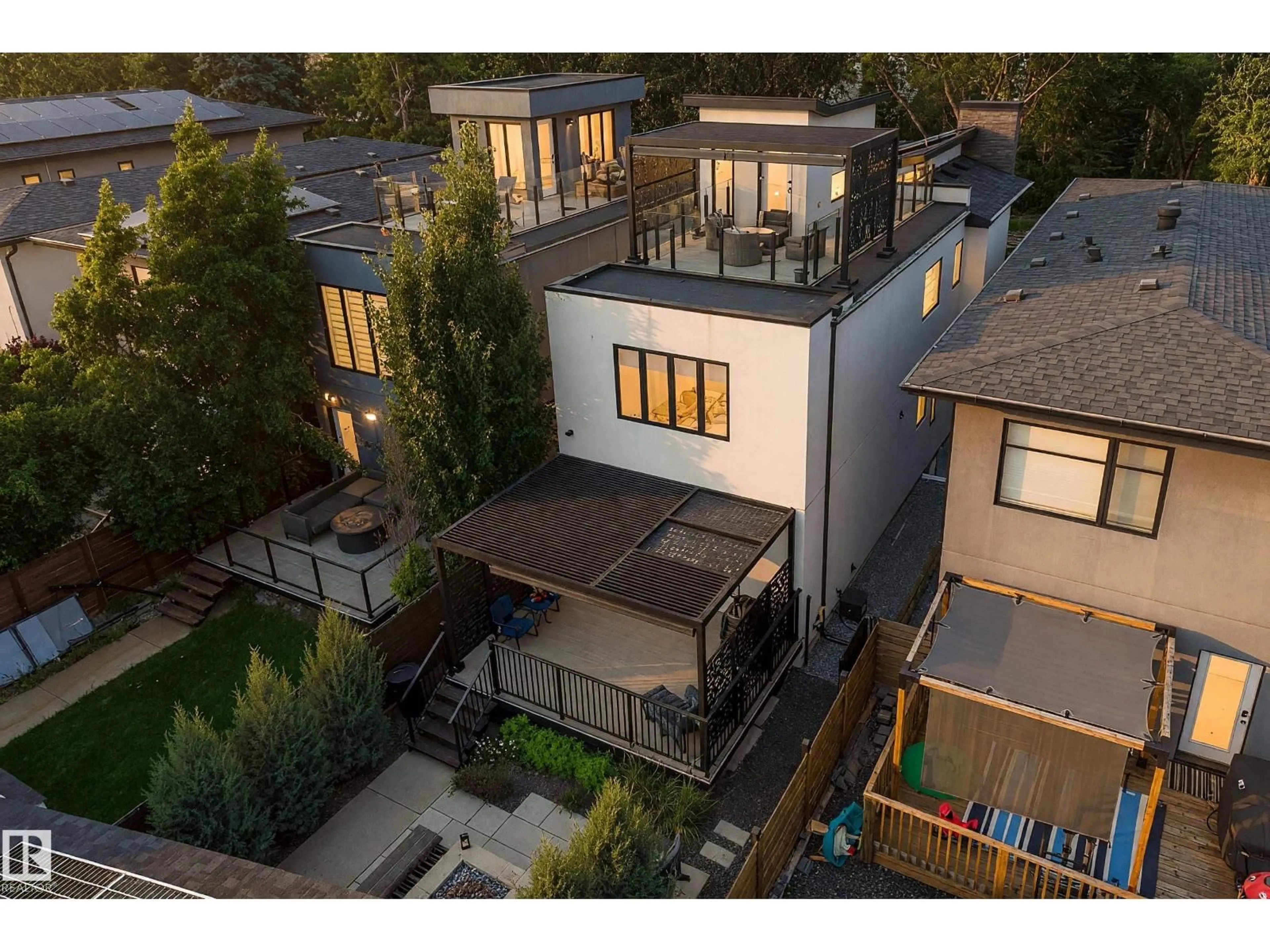 A pic from outside/outdoor area/front of a property/back of a property/a pic from drone, street for NW - 14221 101 AV, Edmonton Alberta T5N0K5