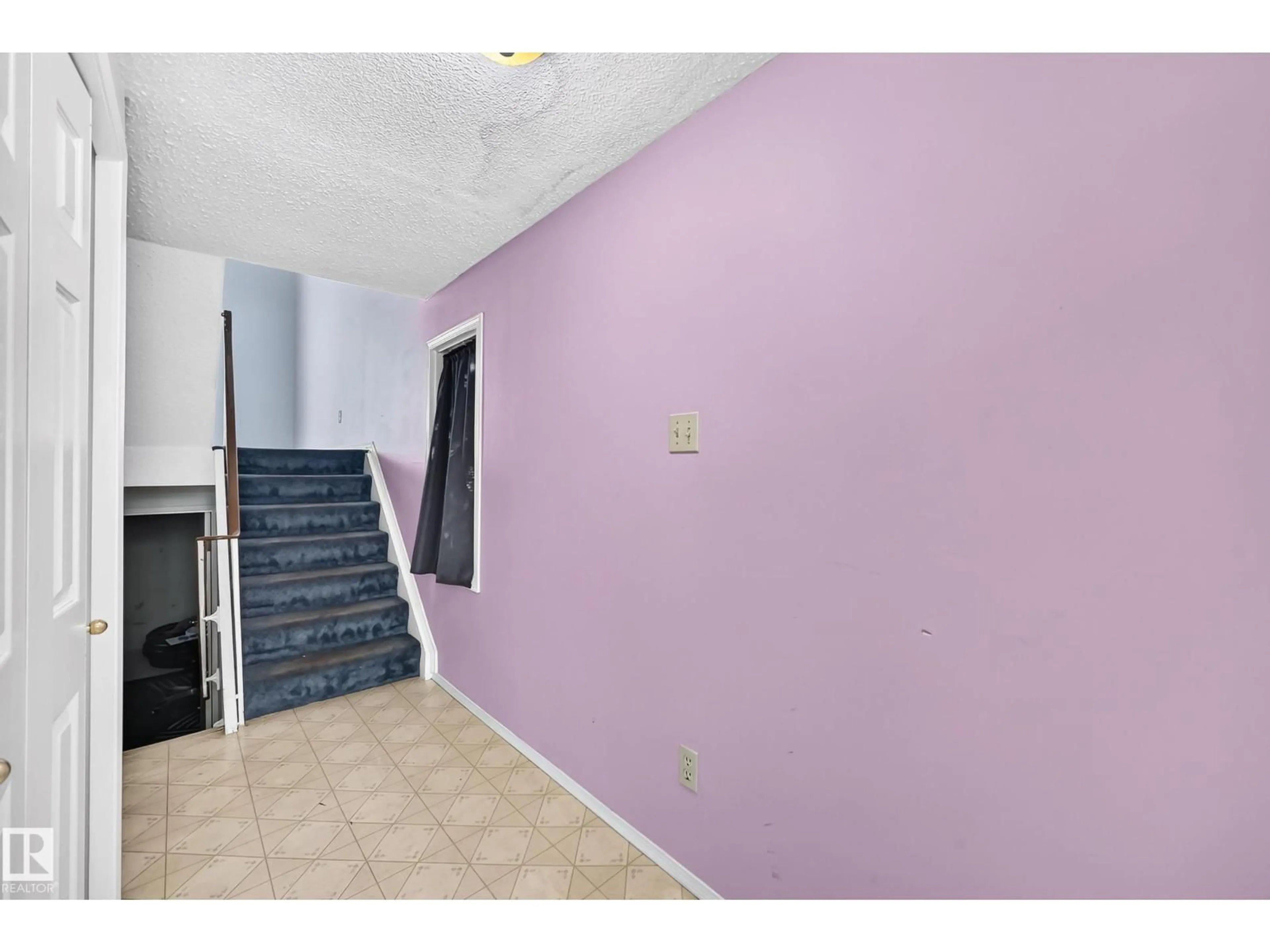 A pic of a room for 14630 52 ST, Edmonton Alberta T5A3M7