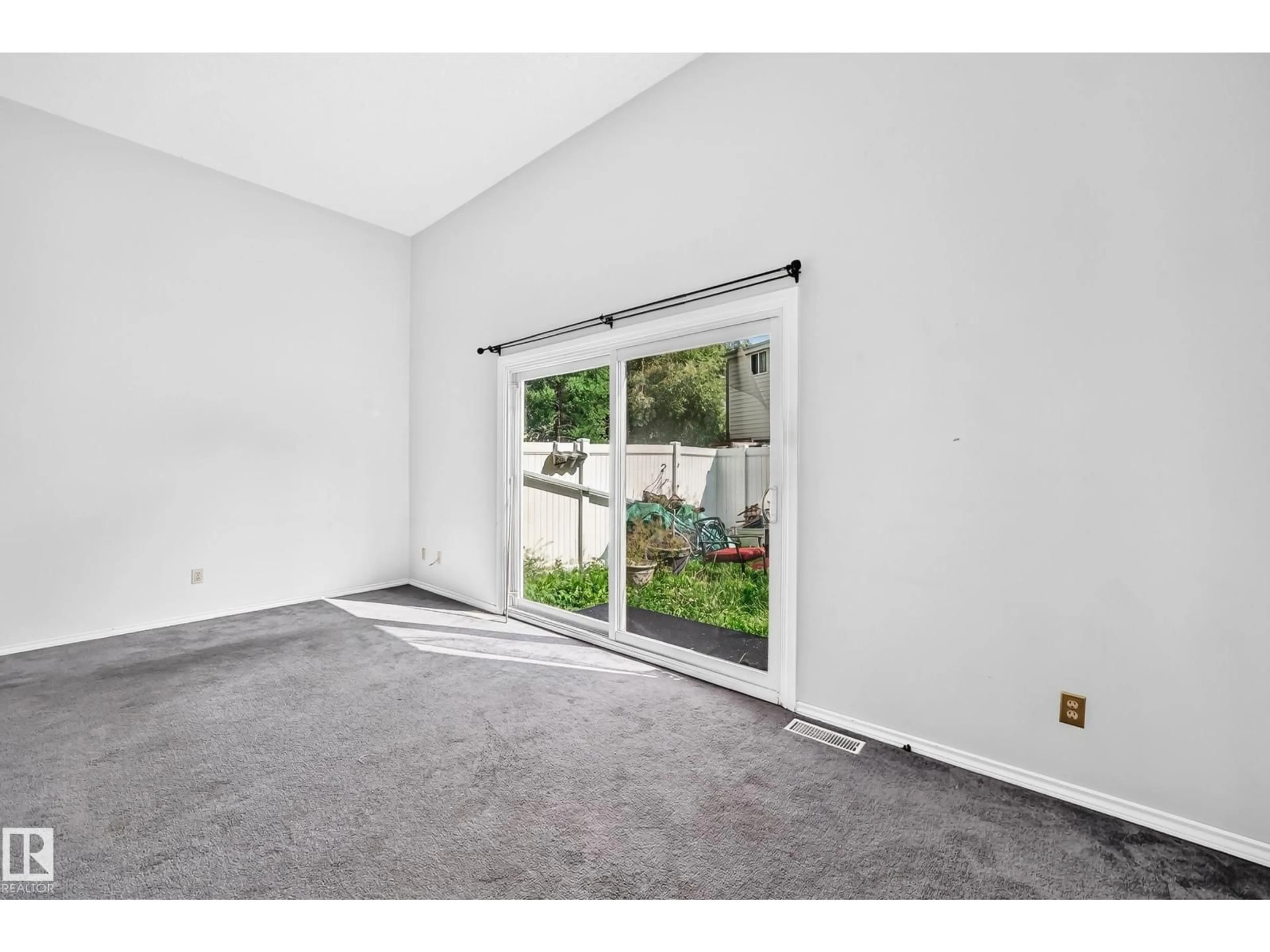 A pic of a room for 14630 52 ST, Edmonton Alberta T5A3M7