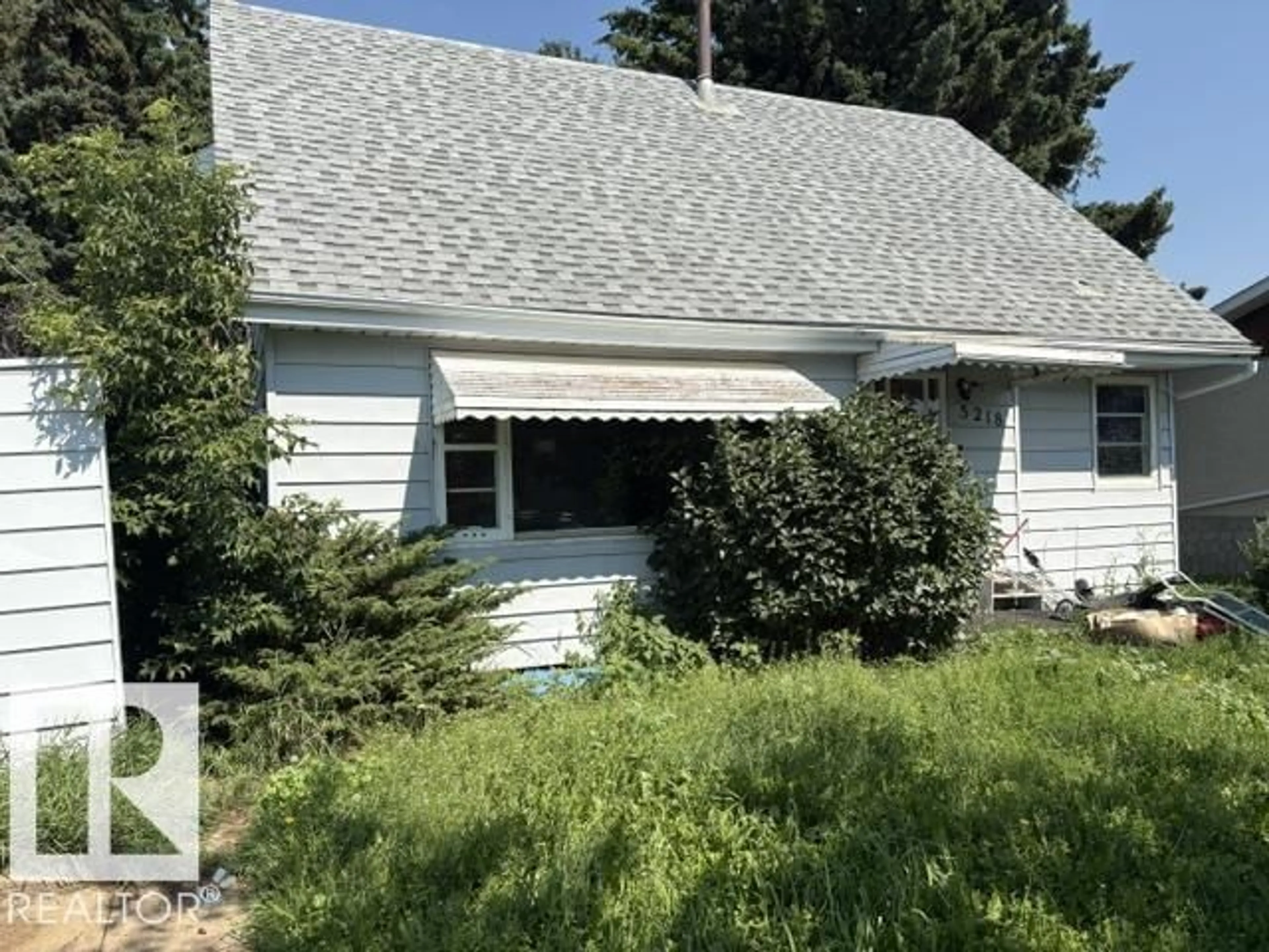 Home with vinyl exterior material, street for 5218 45 AV, Vegreville Alberta T9C1A2