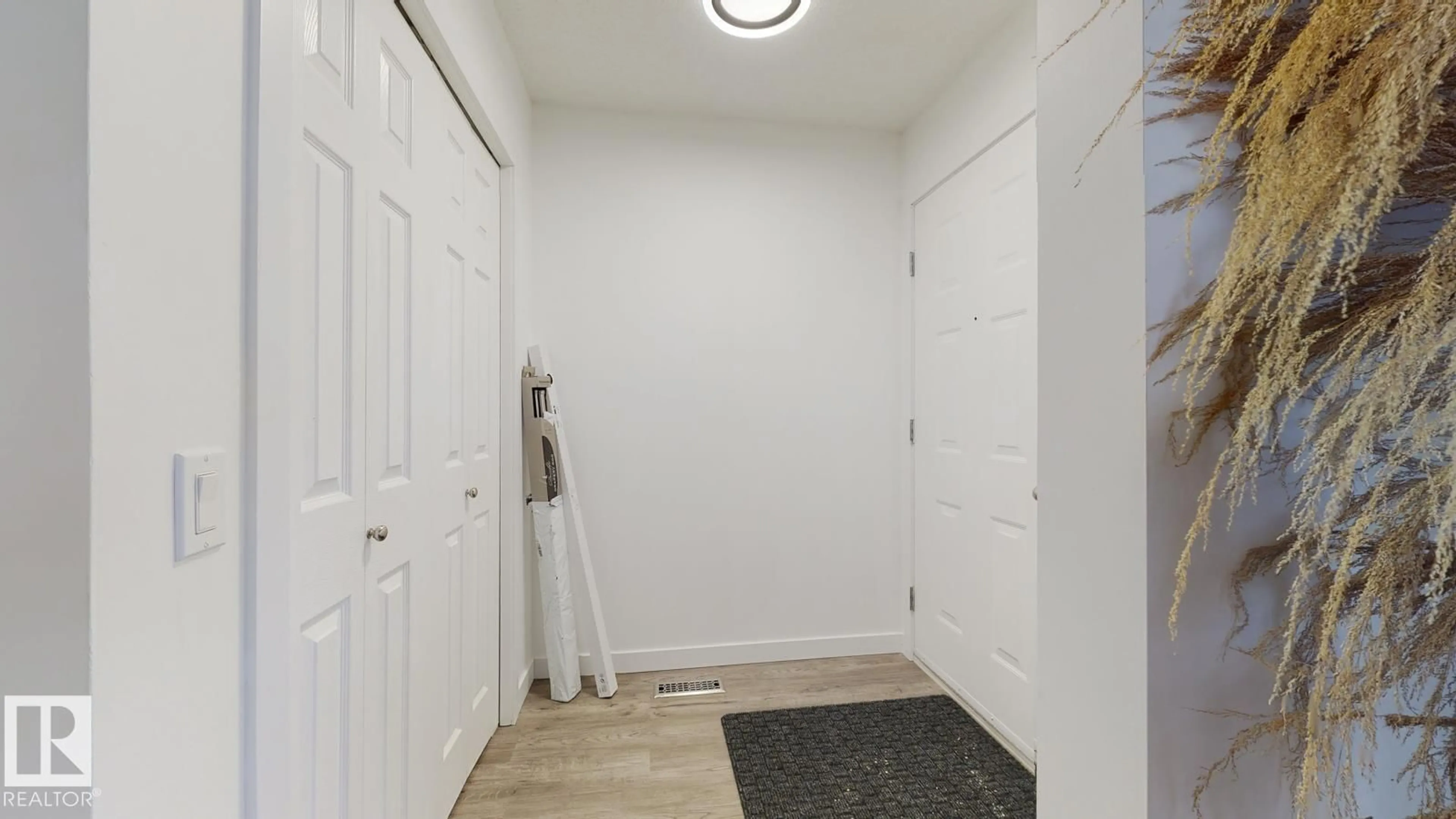 Indoor entryway for #52 - 10909 106 ST NW, Edmonton Alberta T5H4M7