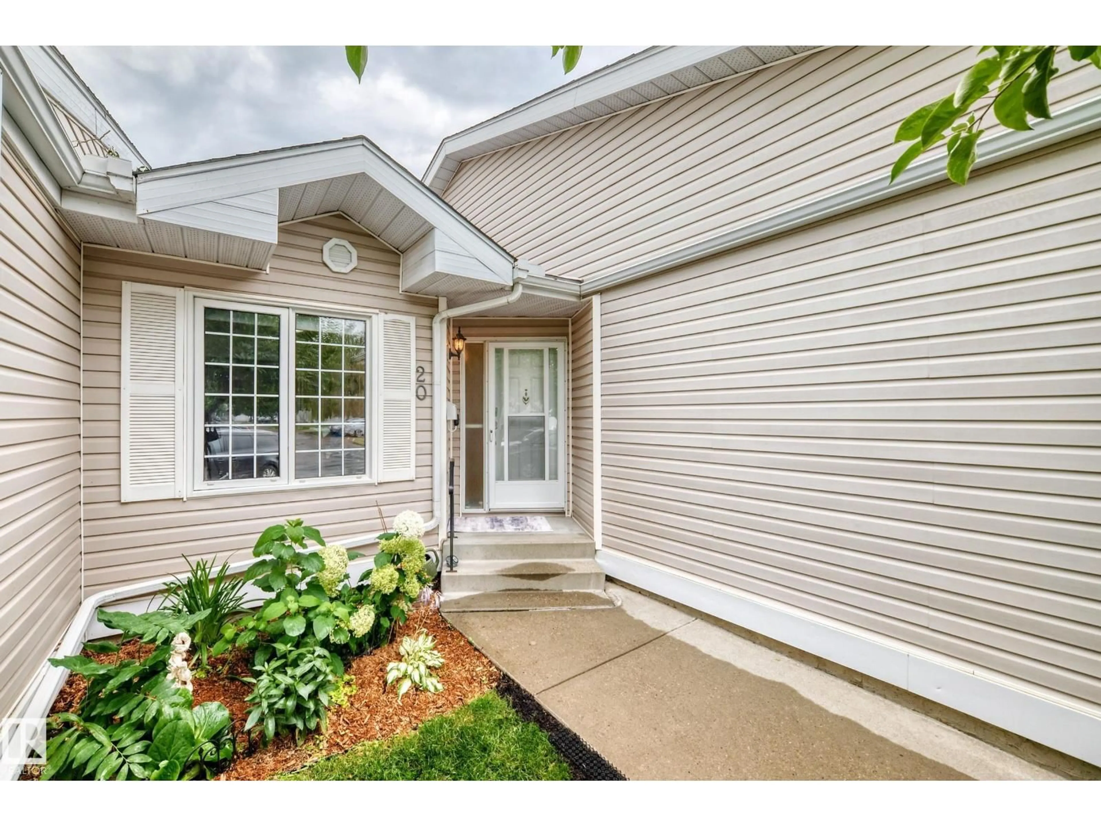 Unknown for 20 9704 165 ST NW, Edmonton Alberta T5P4W4