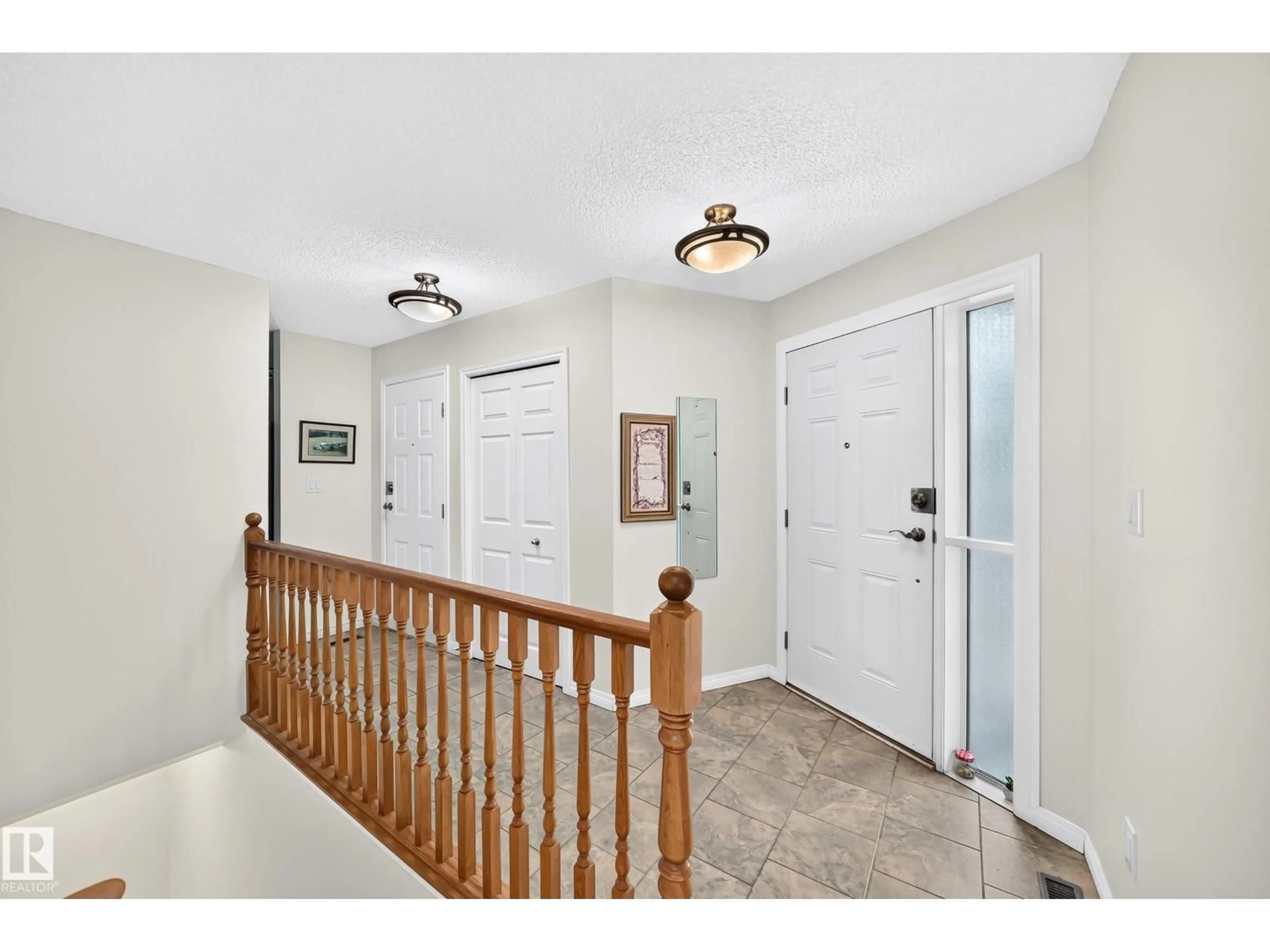 Indoor entryway for 20 9704 165 ST NW, Edmonton Alberta T5P4W4