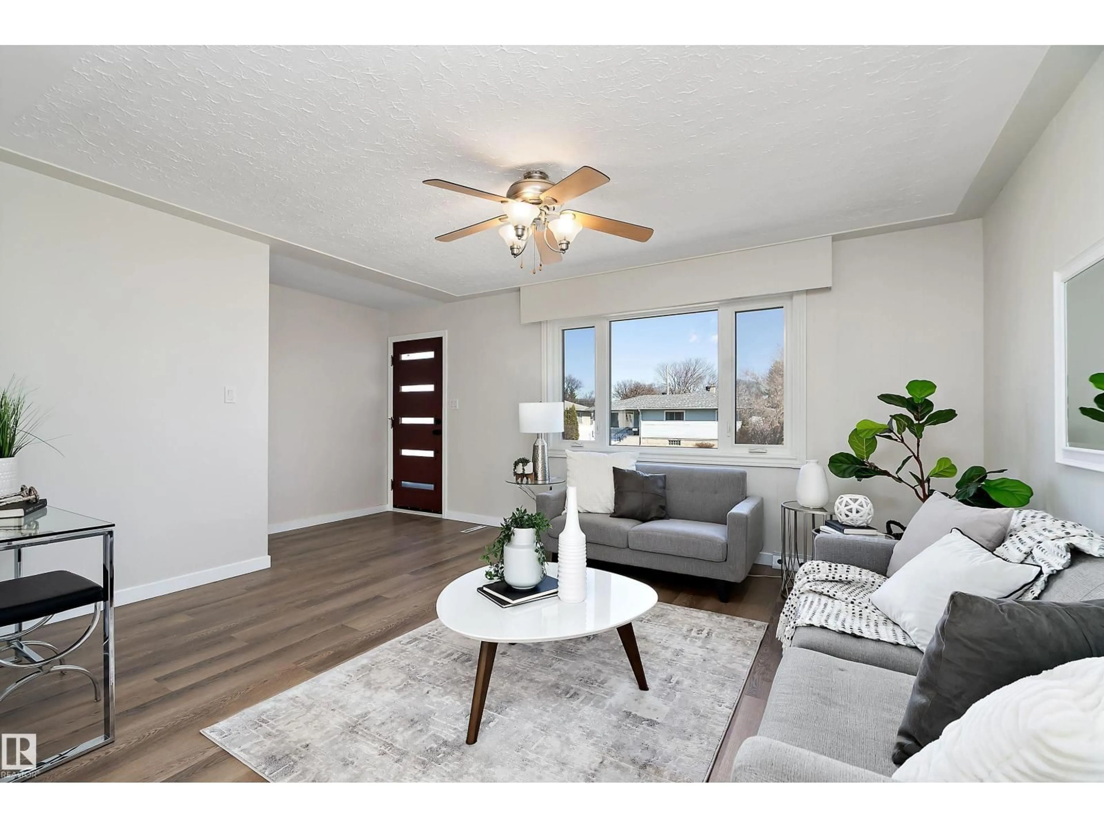 Living room with furniture, wood/laminate floor for 9747 66 AV, Edmonton Alberta T6E0M4