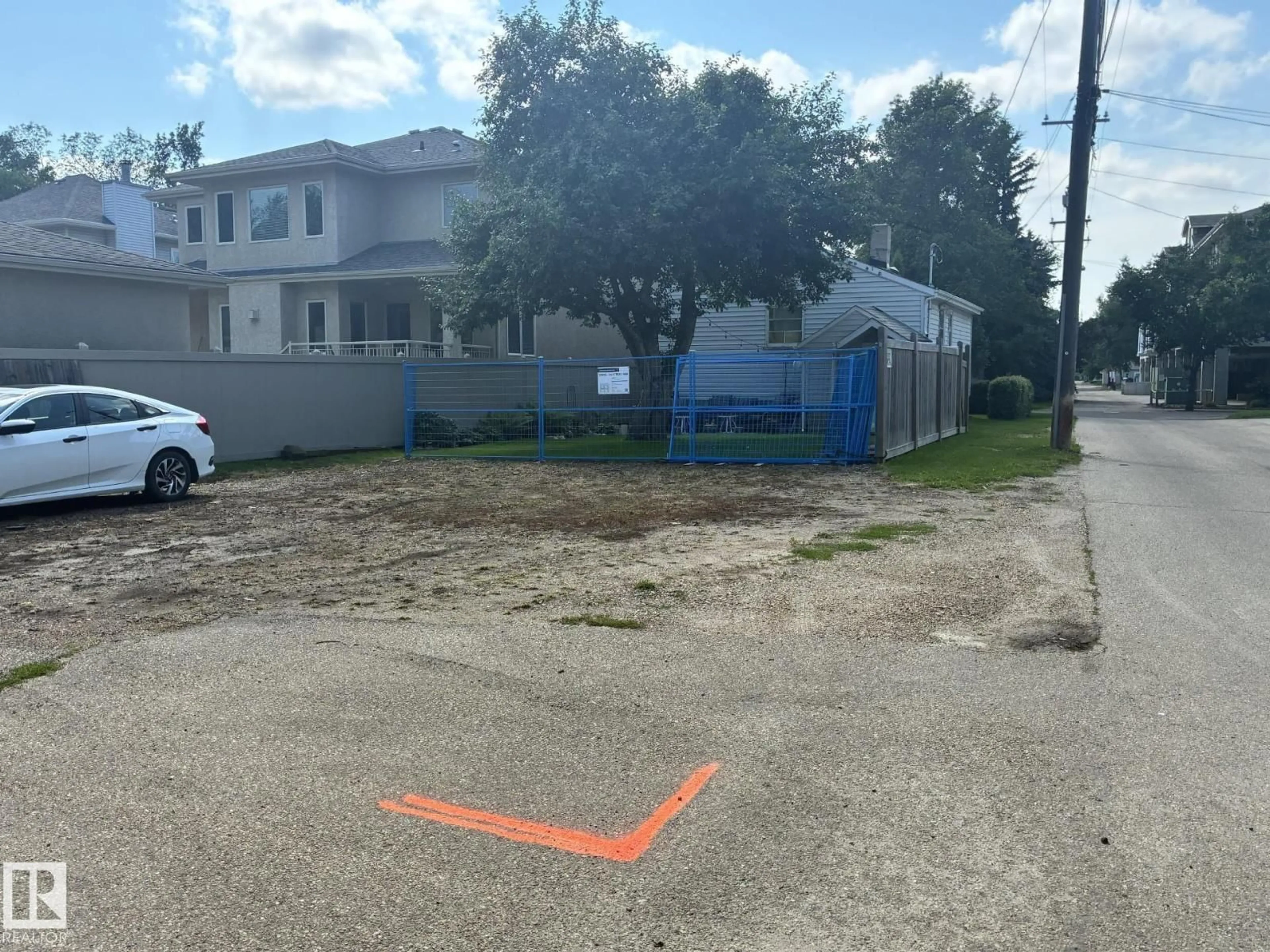 Parking for 9745 94 ST, Edmonton Alberta T6C3W1