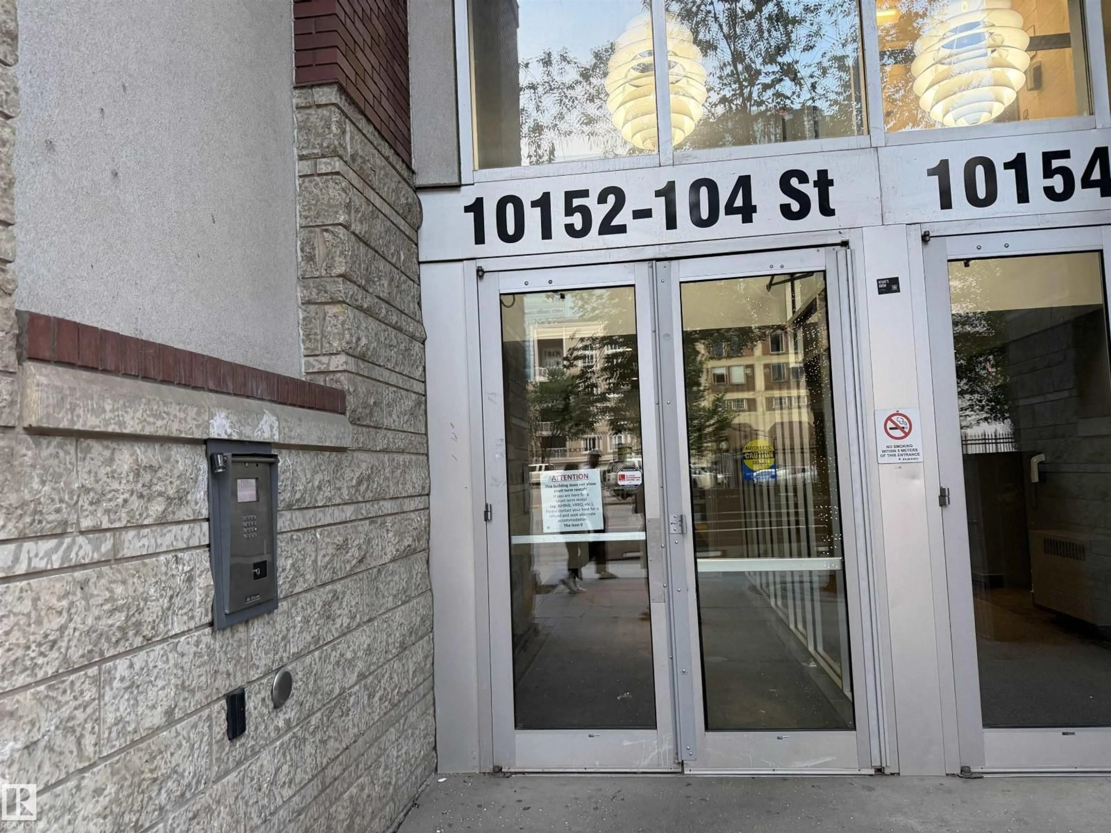 Indoor foyer for 10152 - 1005 104 ST, Edmonton Alberta T5J0B6
