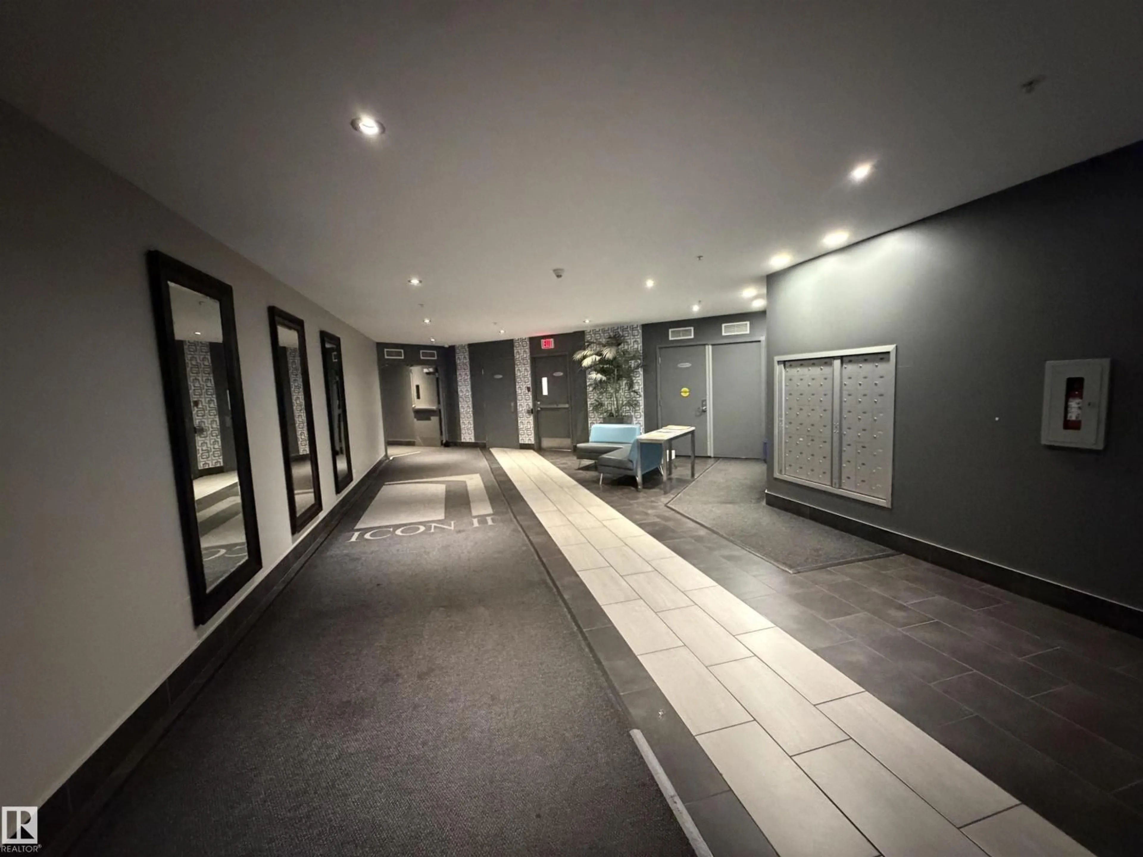 Indoor foyer for 10152 - 1005 104 ST, Edmonton Alberta T5J0B6