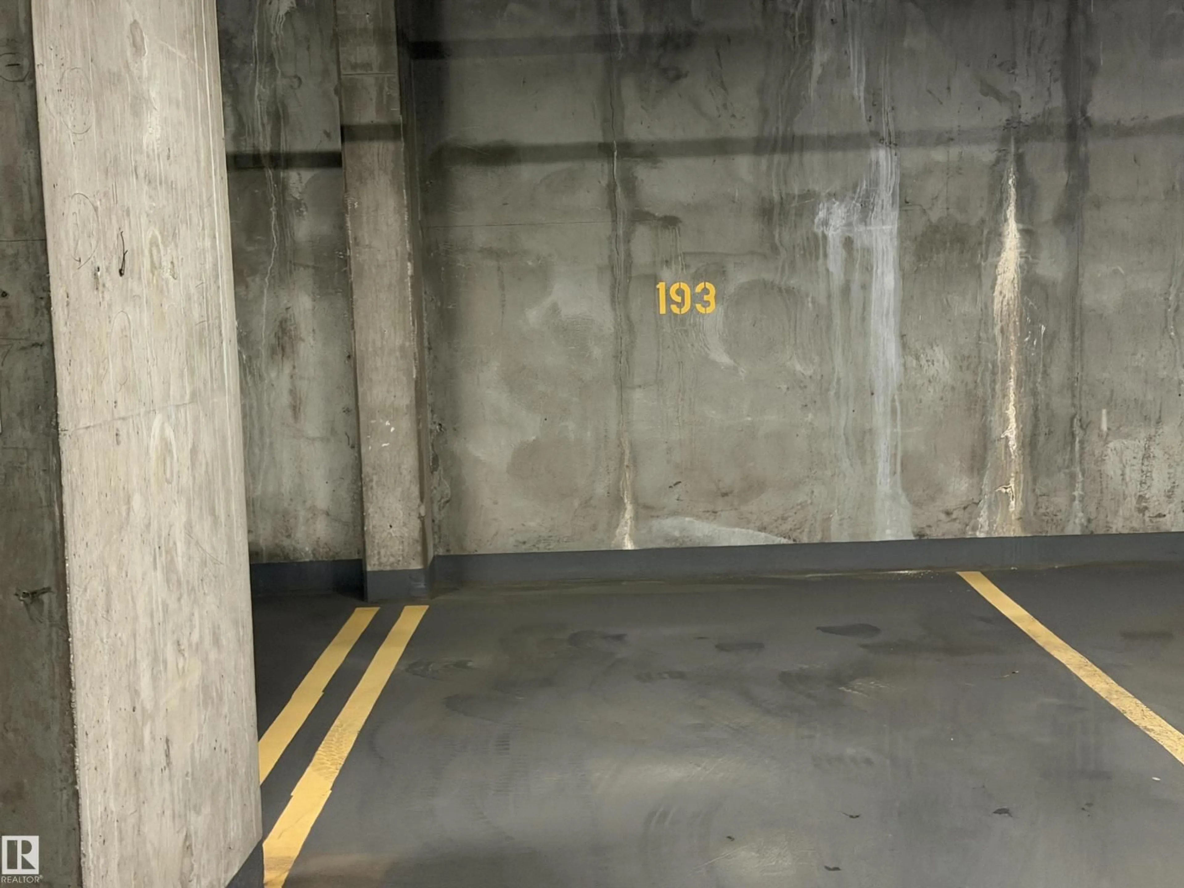 Parking for 10152 - 1005 104 ST, Edmonton Alberta T5J0B6