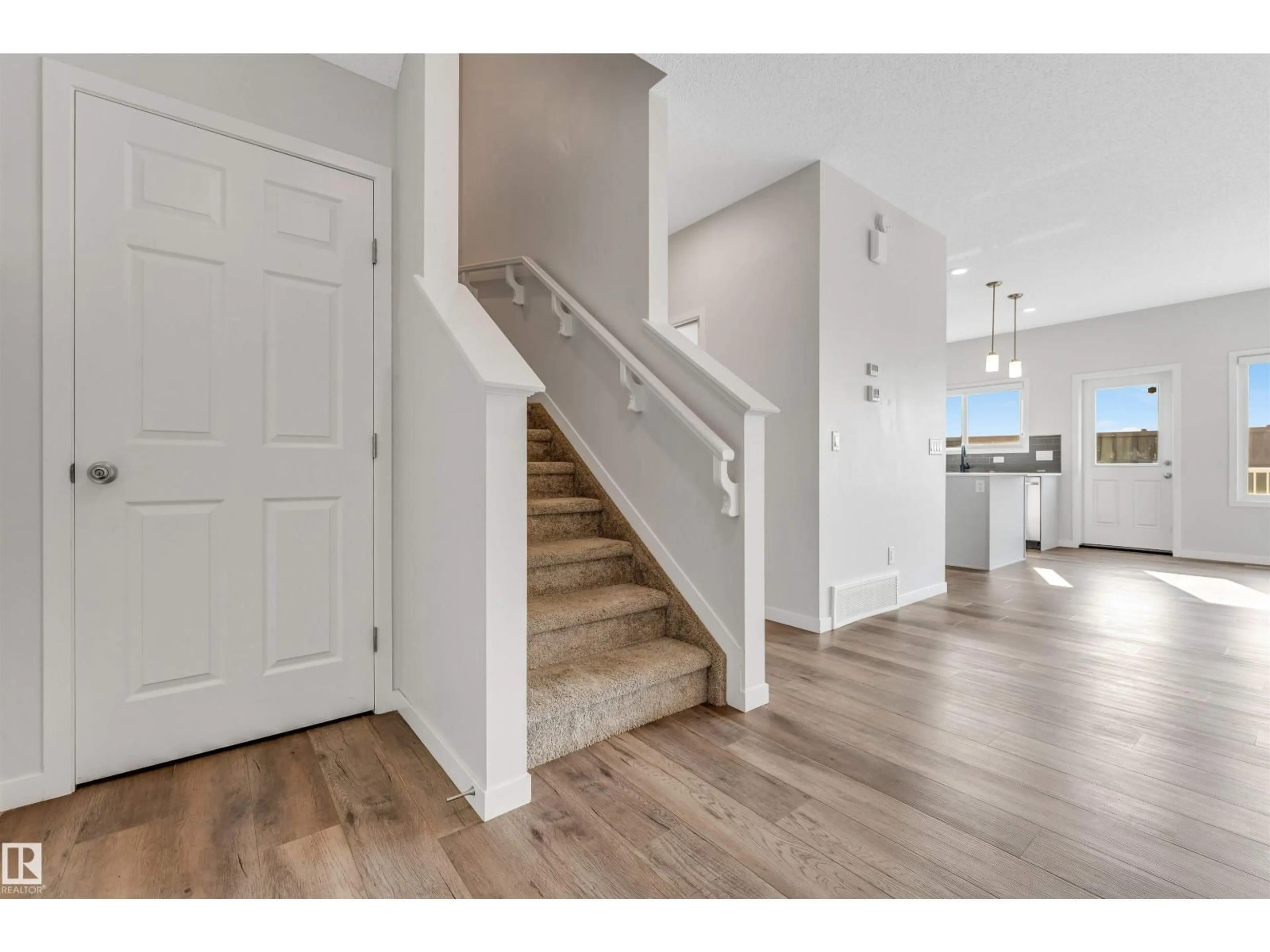 Indoor entryway for 17636 49 ST NW, Edmonton Alberta T5Y3Y1