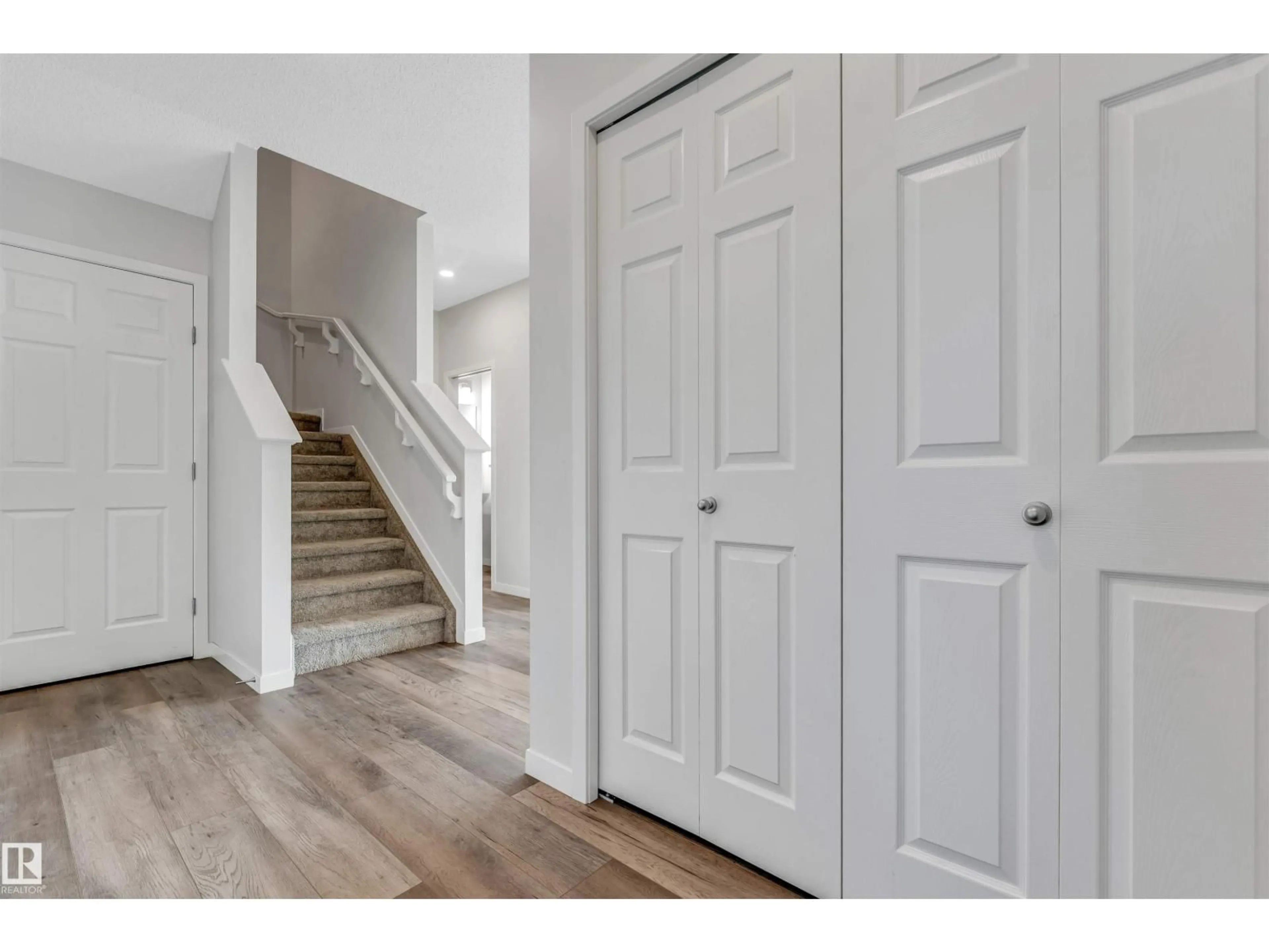 Indoor entryway for 17636 49 ST NW, Edmonton Alberta T5Y3Y1