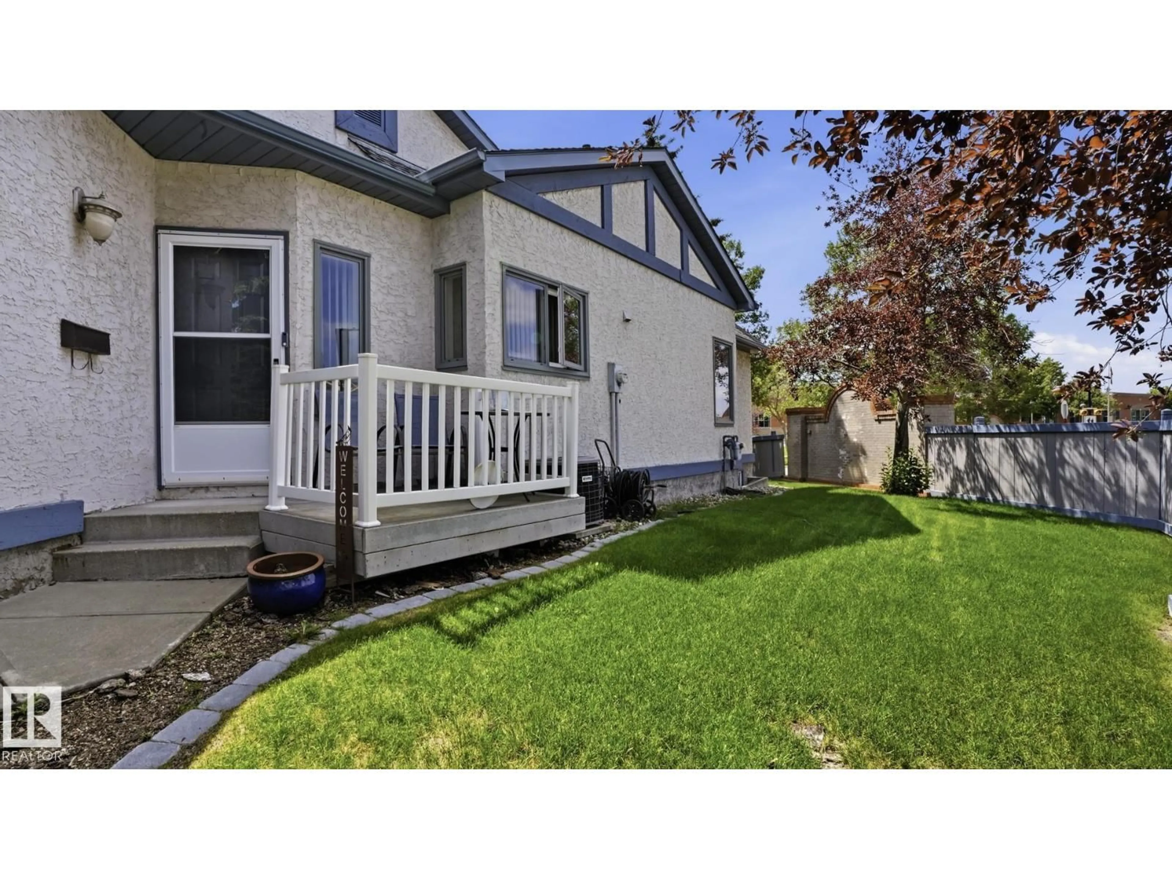 Unknown for 10 11249 12 AV, Edmonton Alberta T6J6V6