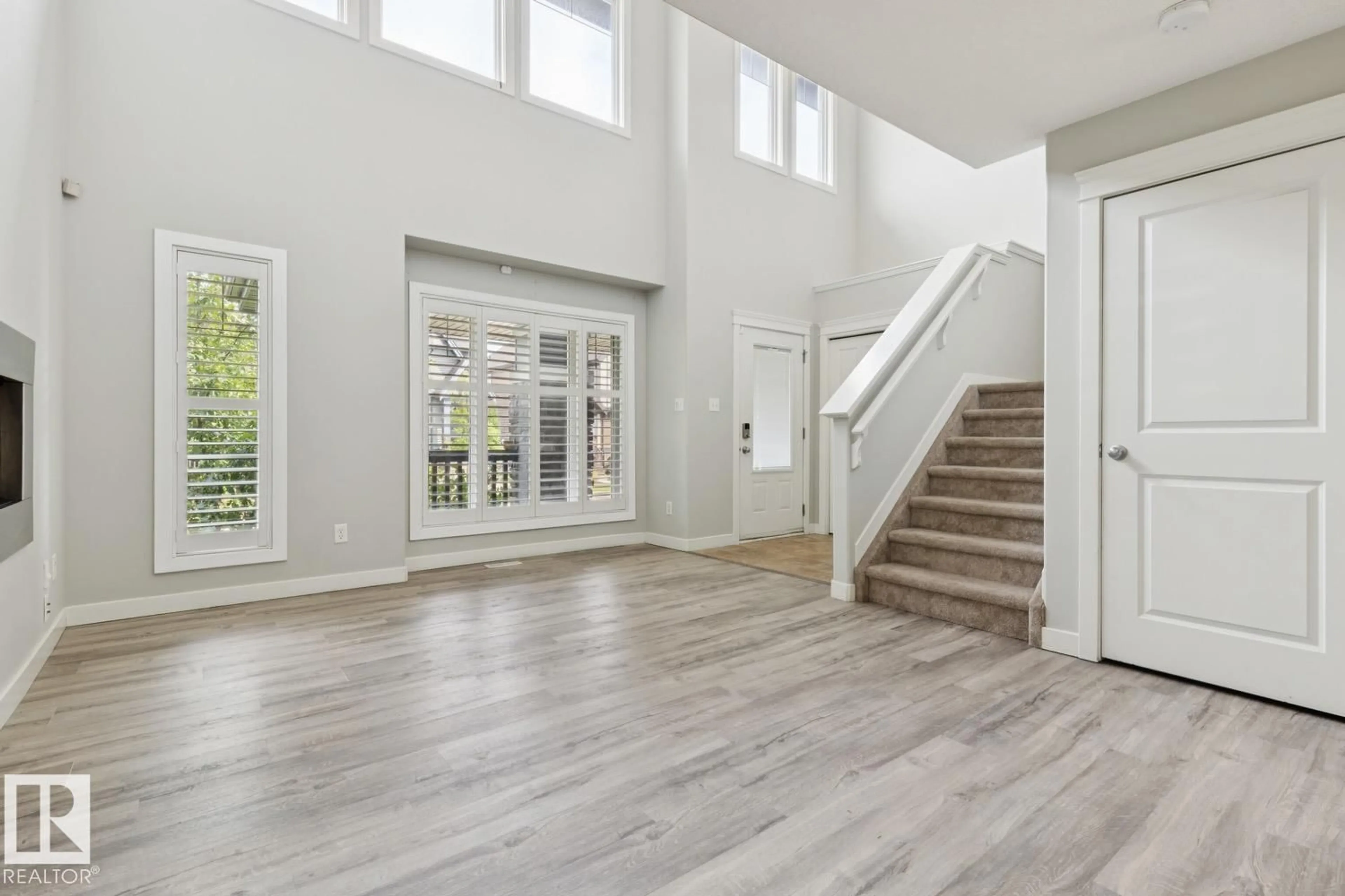 Indoor entryway for 4058 MORRISON WY, Edmonton Alberta T5E6S3