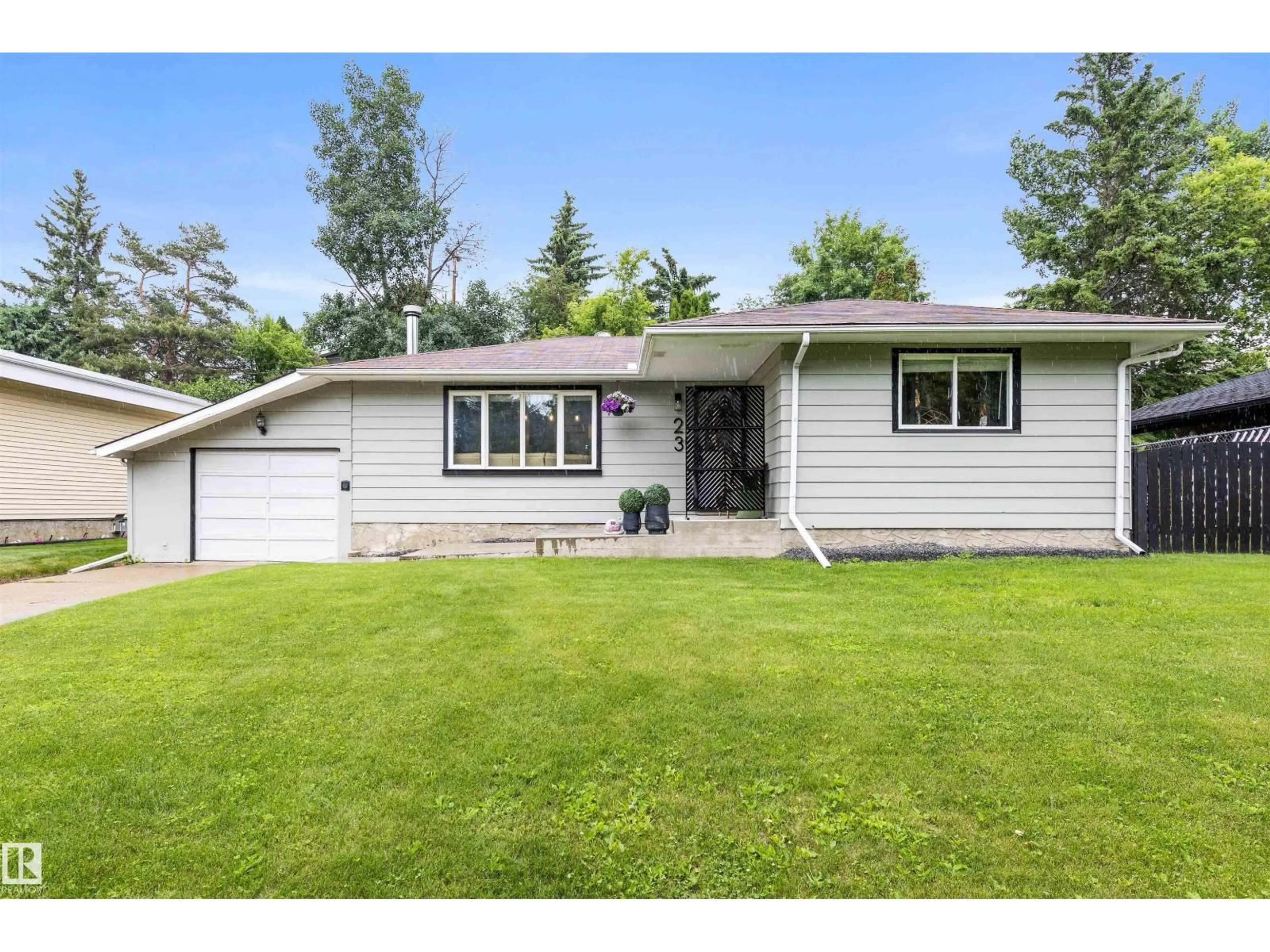 Home with vinyl exterior material, street for 23 GLENHAVEN CR, St. Albert Alberta T8N1A4