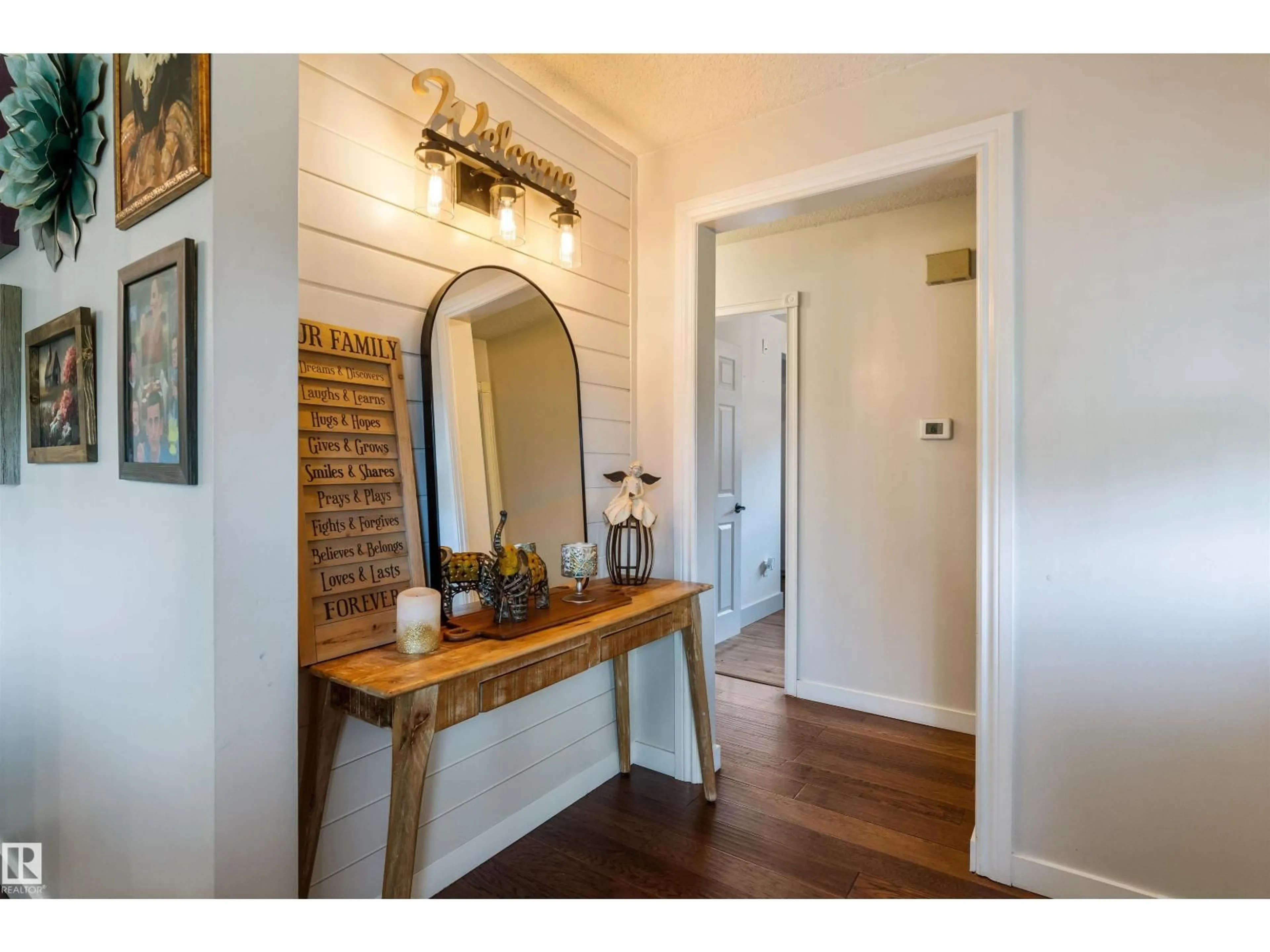 Indoor entryway for 23 GLENHAVEN CR, St. Albert Alberta T8N1A4
