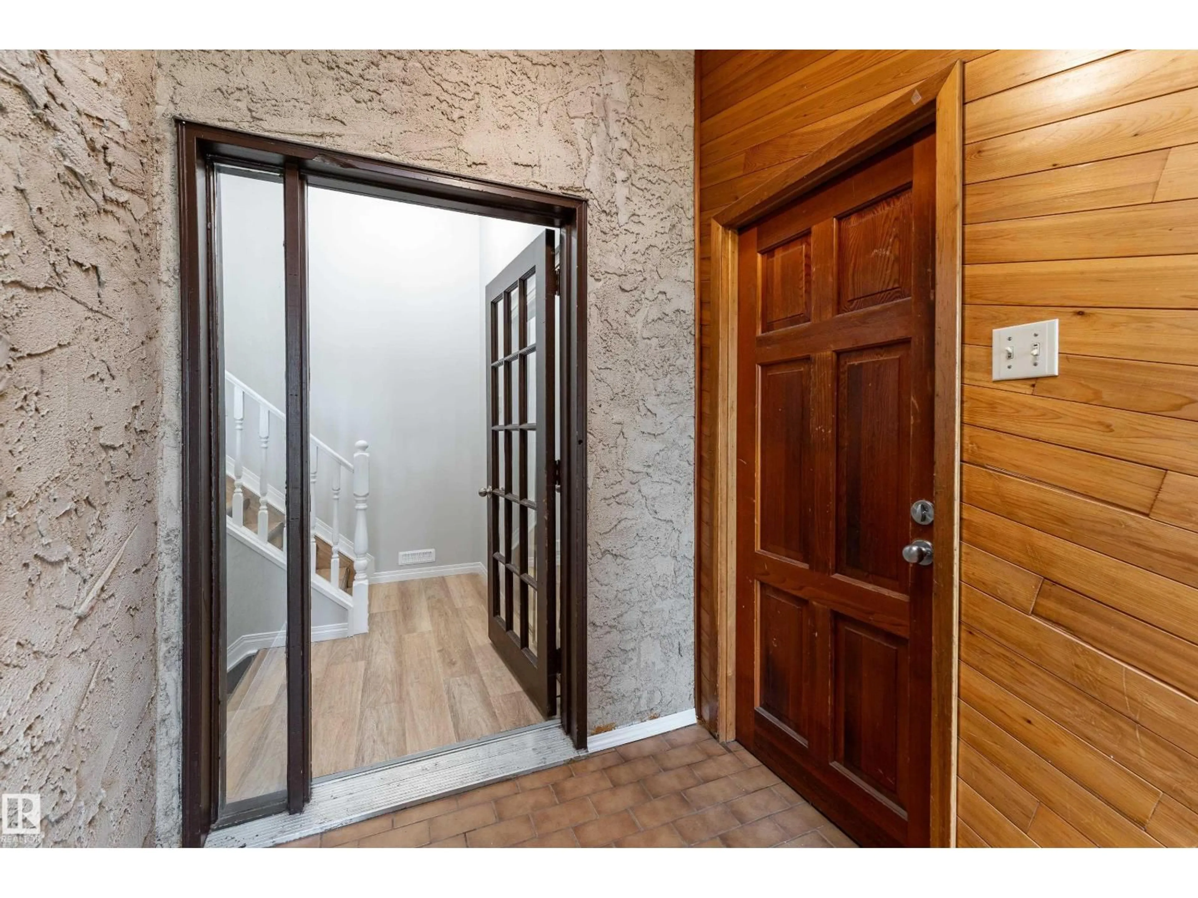 Indoor entryway for NW - 1131 35A ST, Edmonton Alberta T6L2L4