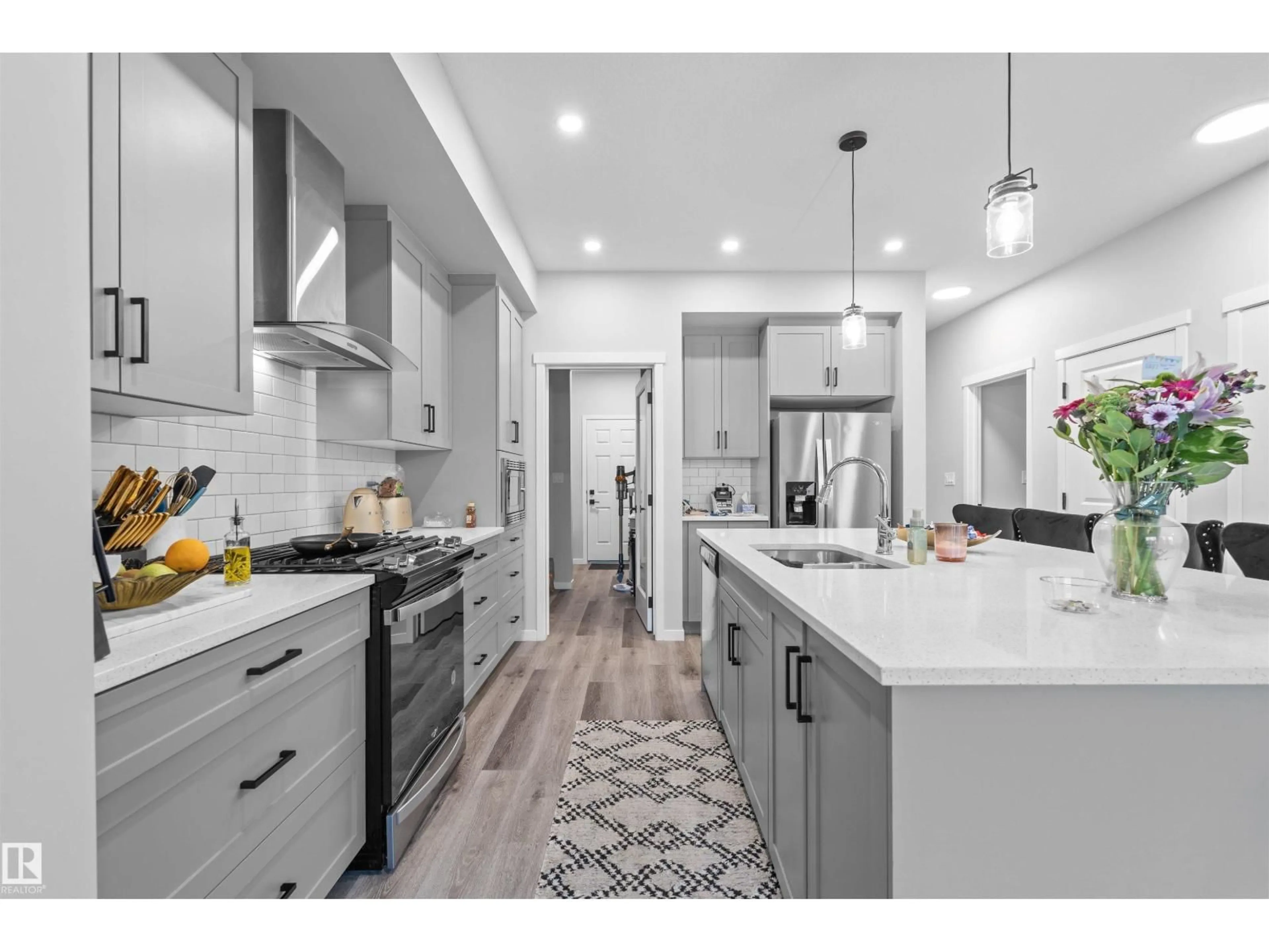 Unknown for NW - 9487 227 ST, Edmonton Alberta T5T7H4