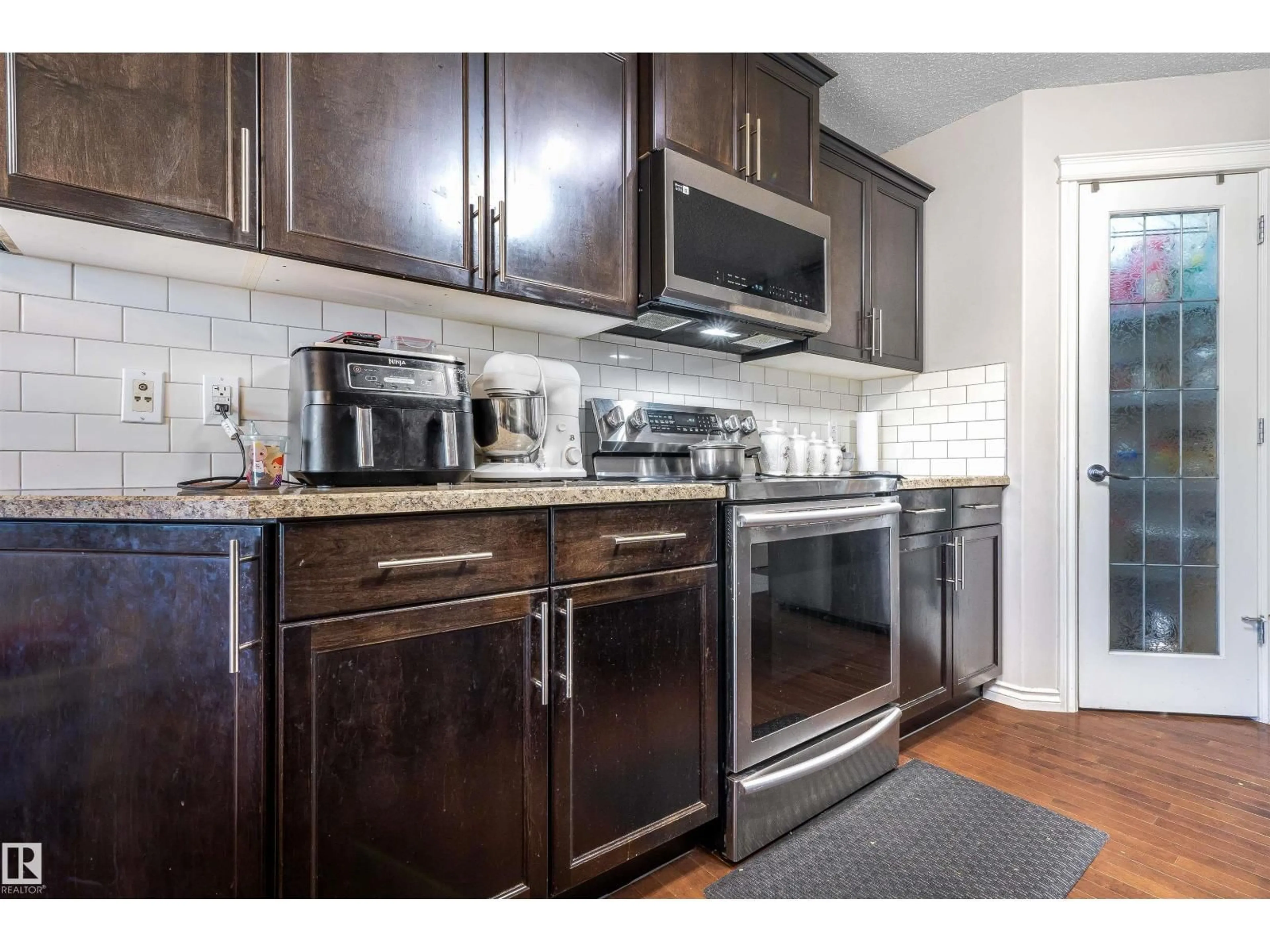 Standard kitchen, unknown for 2627 29 ST, Edmonton Alberta T6T0G8