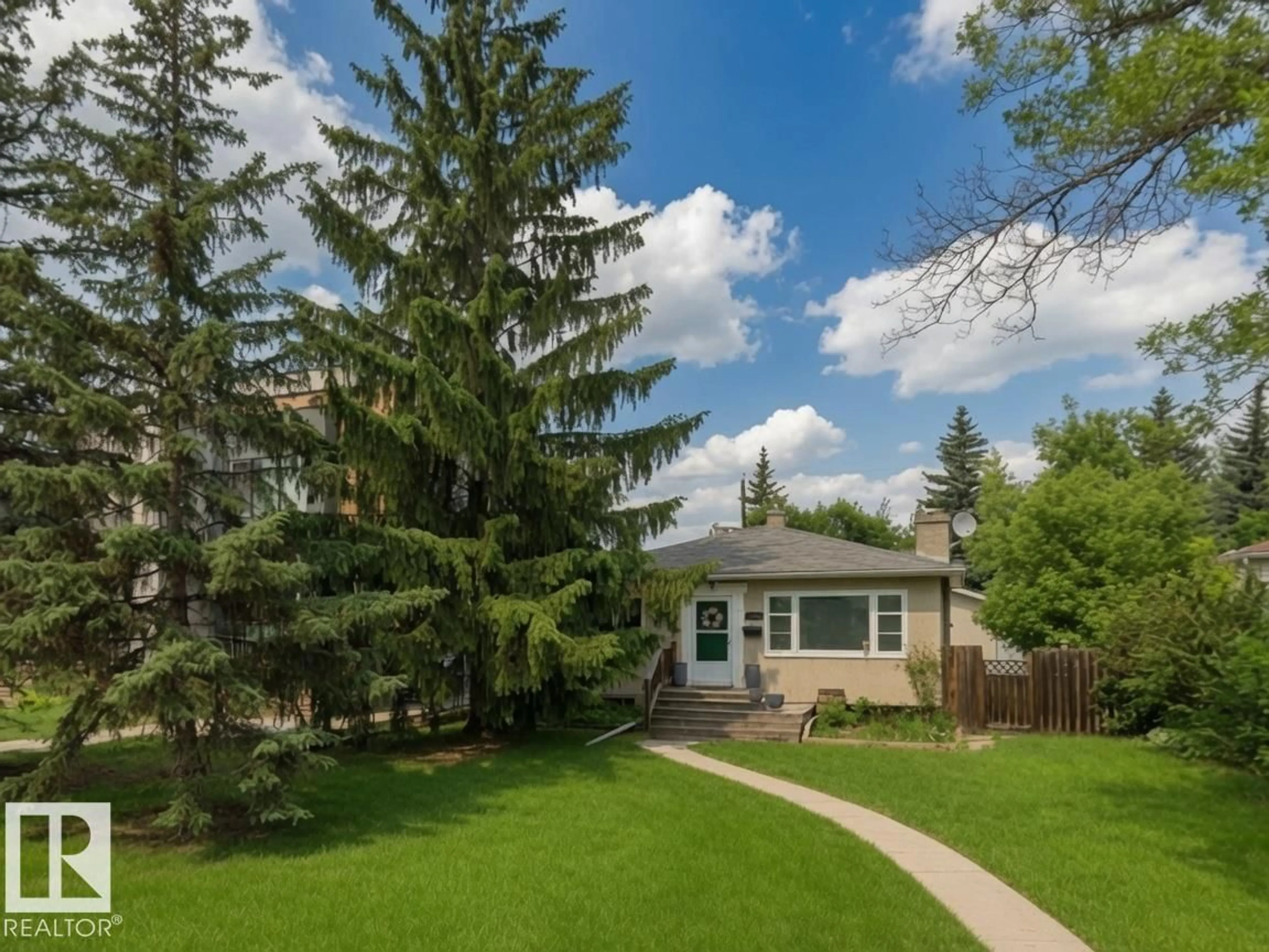 A pic from outside/outdoor area/front of a property/back of a property/a pic from drone, street for 11308 73 AV, Edmonton Alberta T6G0C8