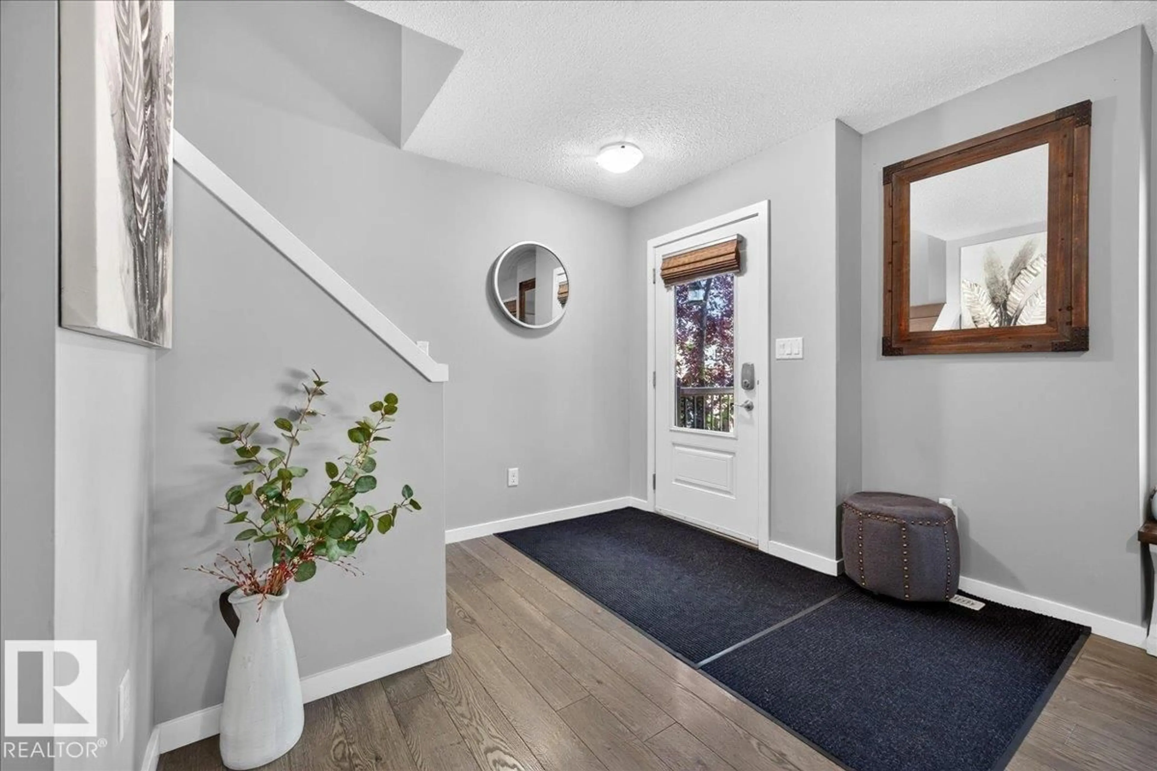 Indoor entryway for 3043 KESWICK WY, Edmonton Alberta T6W2R2