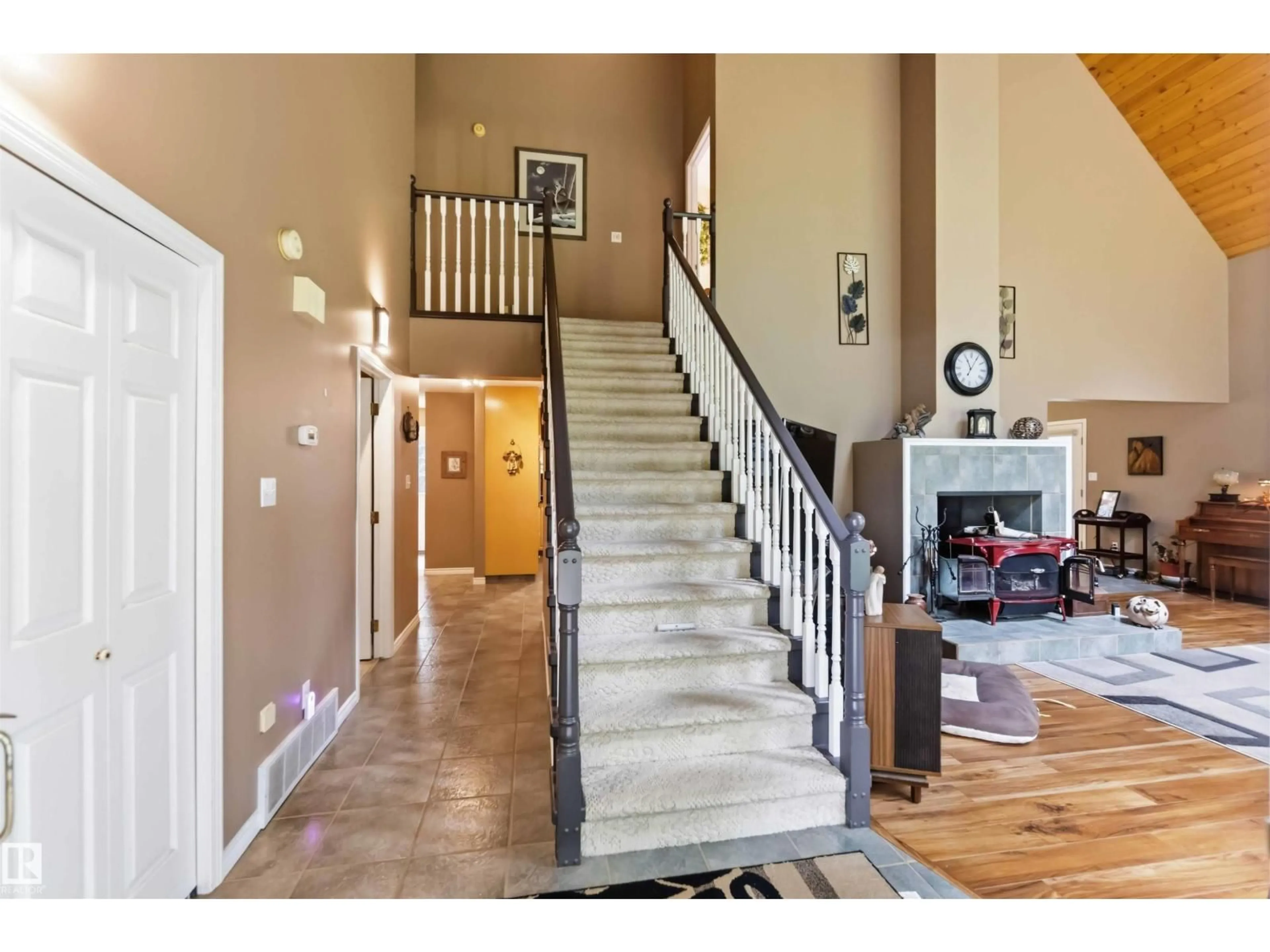 Indoor foyer for A - 27411 TWP ROAD 534, Rural Parkland County Alberta T7X3T6