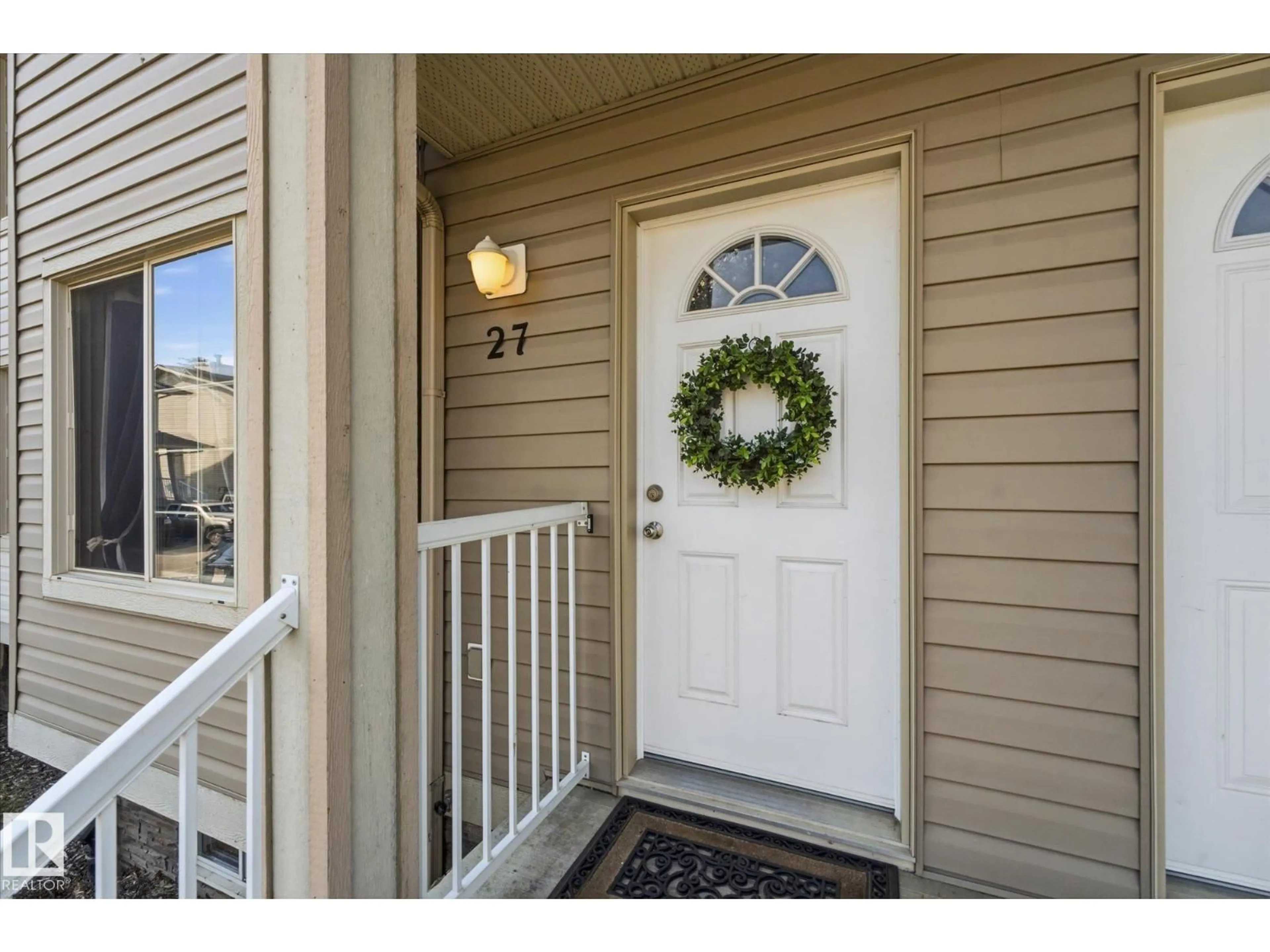 Indoor entryway for 27 290 SPRUCE RIDGE RD, Spruce Grove Alberta T7X0C4