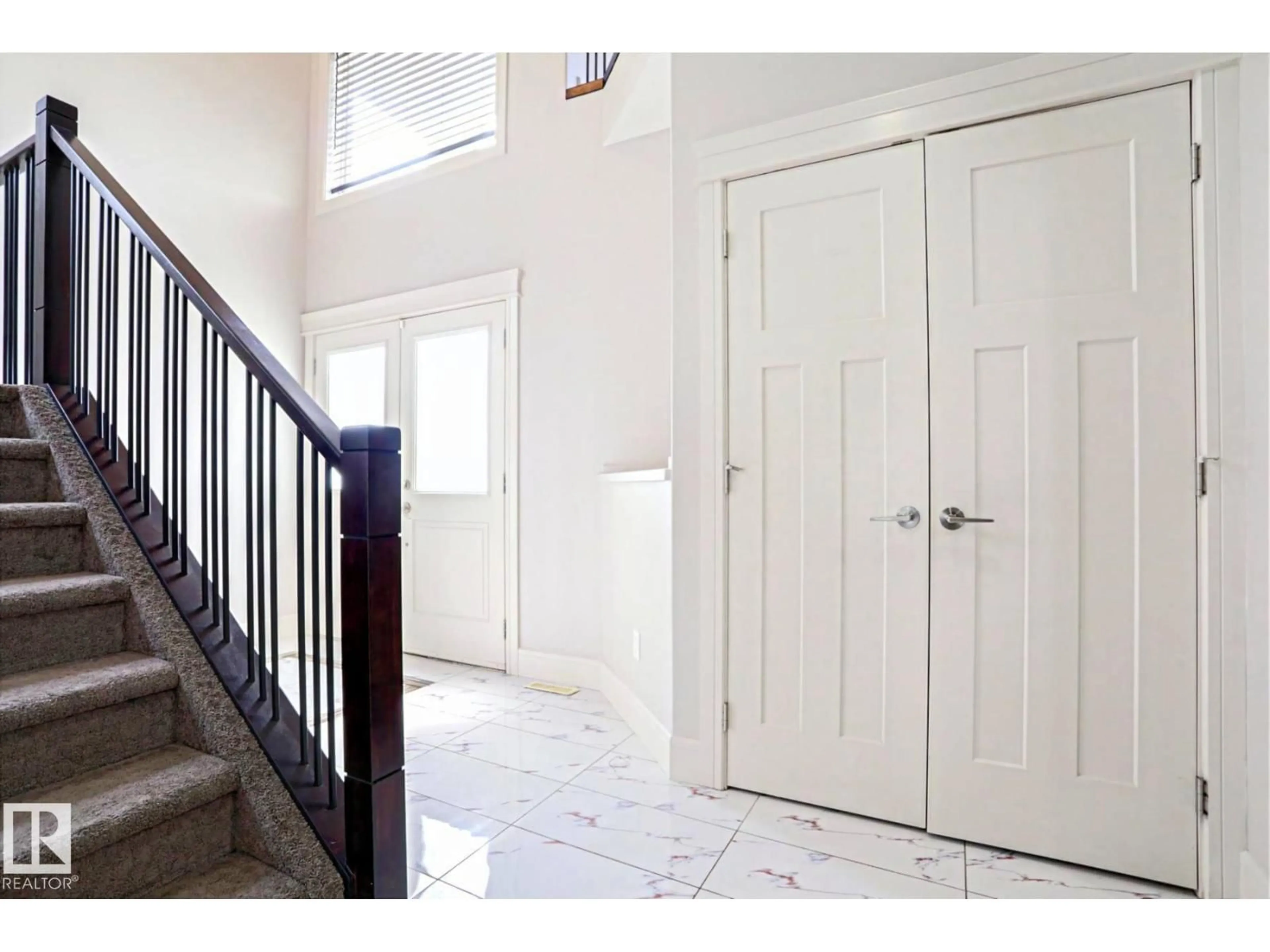 Indoor foyer for 4642 CHARLES WY, Edmonton Alberta T6W3H1