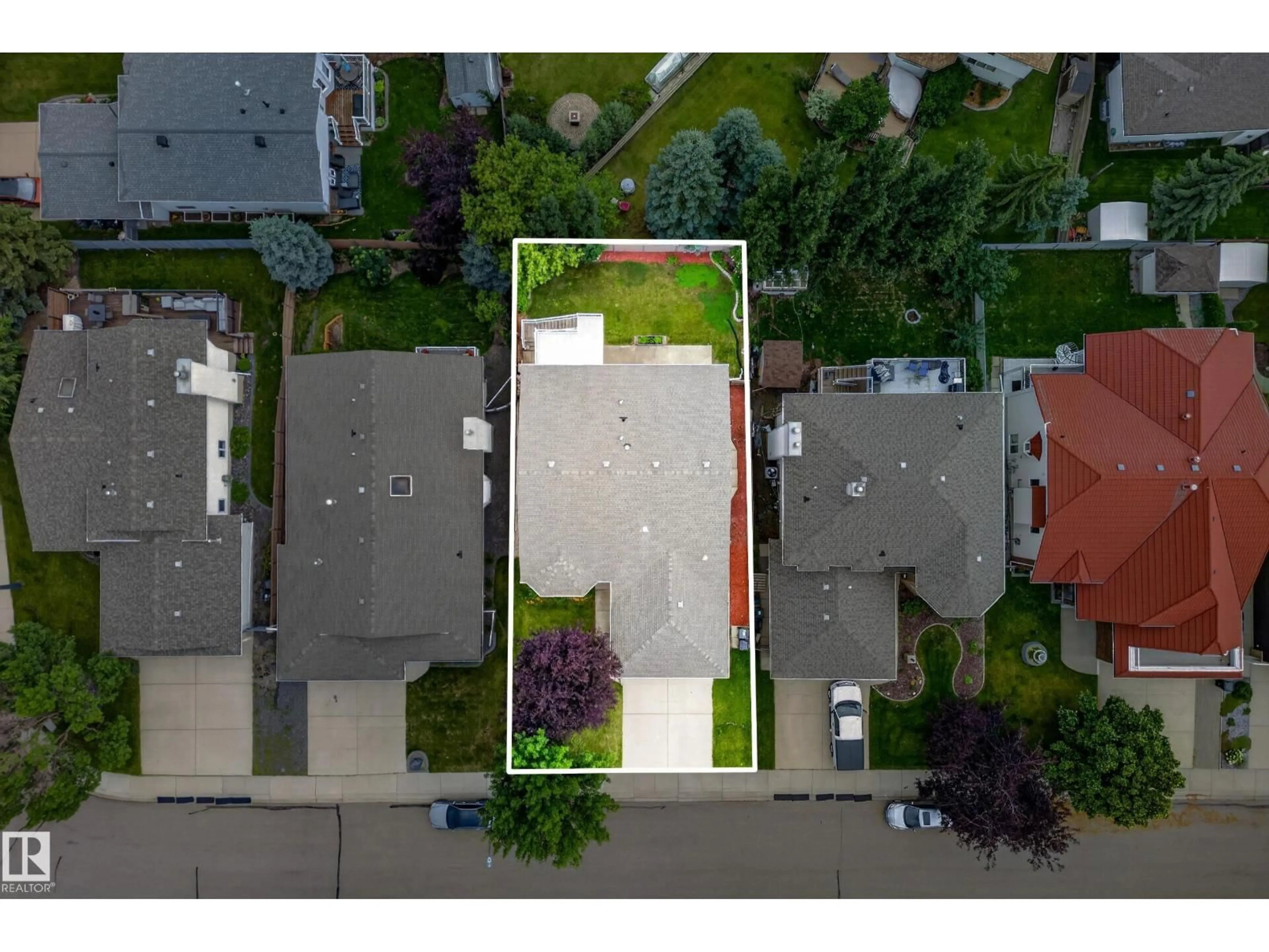 A pic from outside/outdoor area/front of a property/back of a property/a pic from drone, street for 42 CHARLTON CR, Sherwood Park Alberta T8H1S1