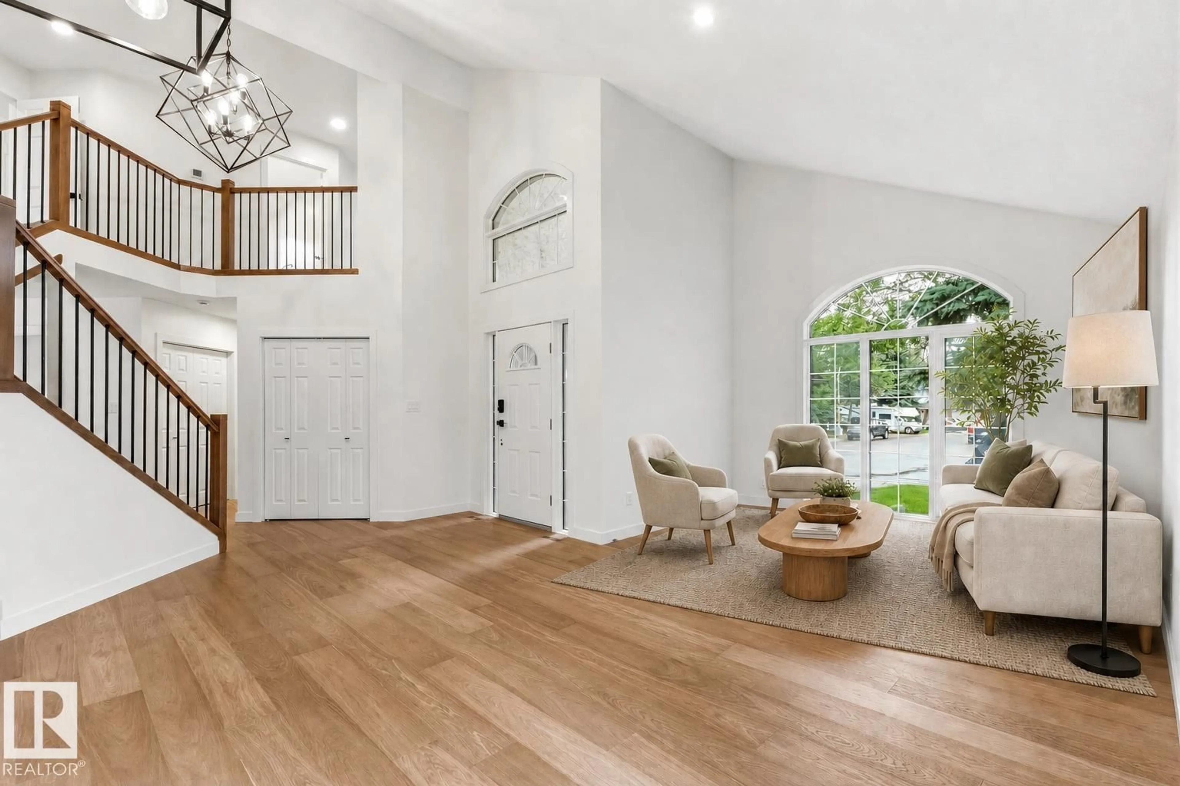 Indoor entryway for 140 HEALY RD, Edmonton Alberta T6R1V9