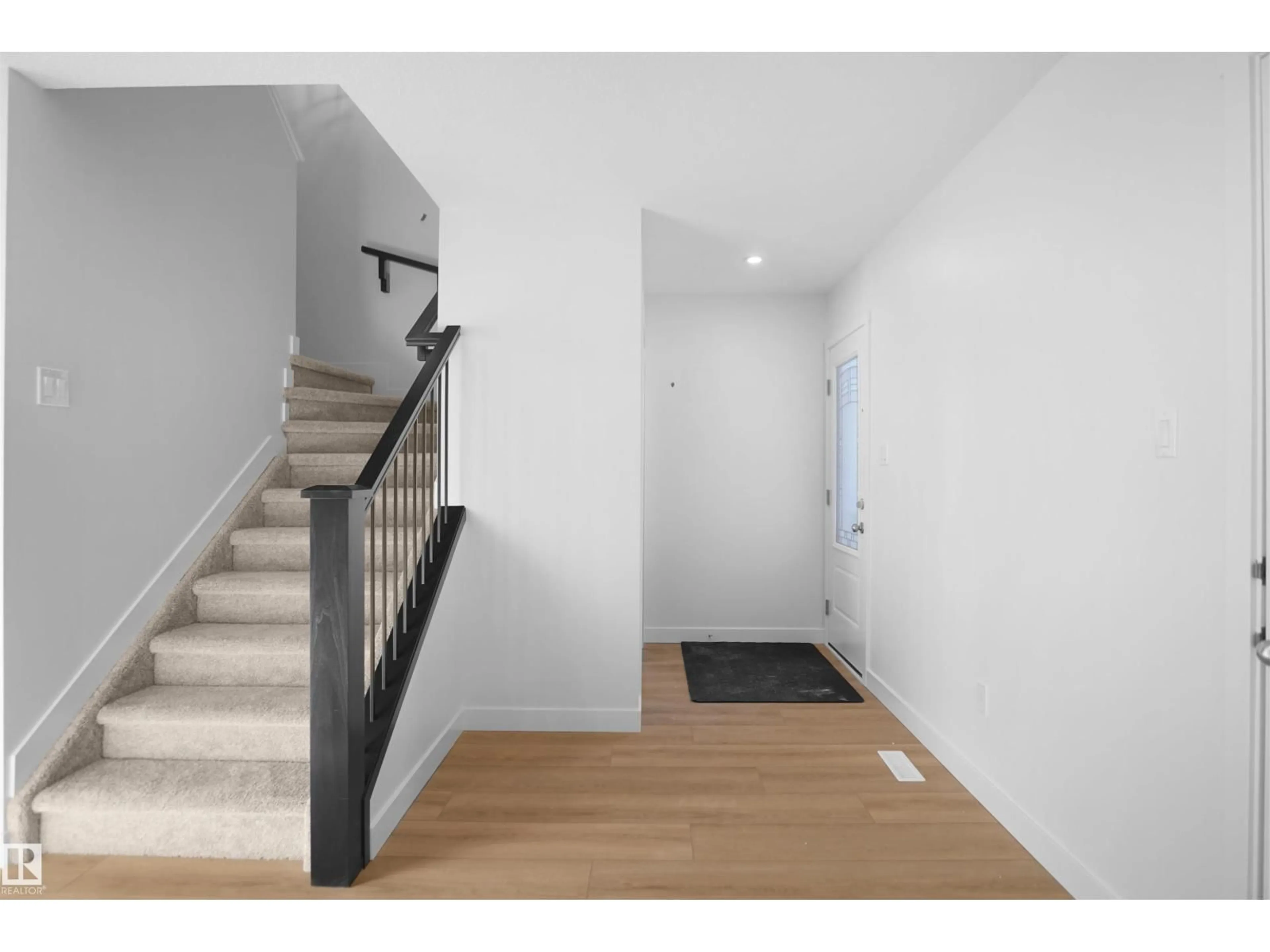 Indoor entryway for 1168 SOUTH CREEK WD, Stony Plain Alberta T7Z2Z1