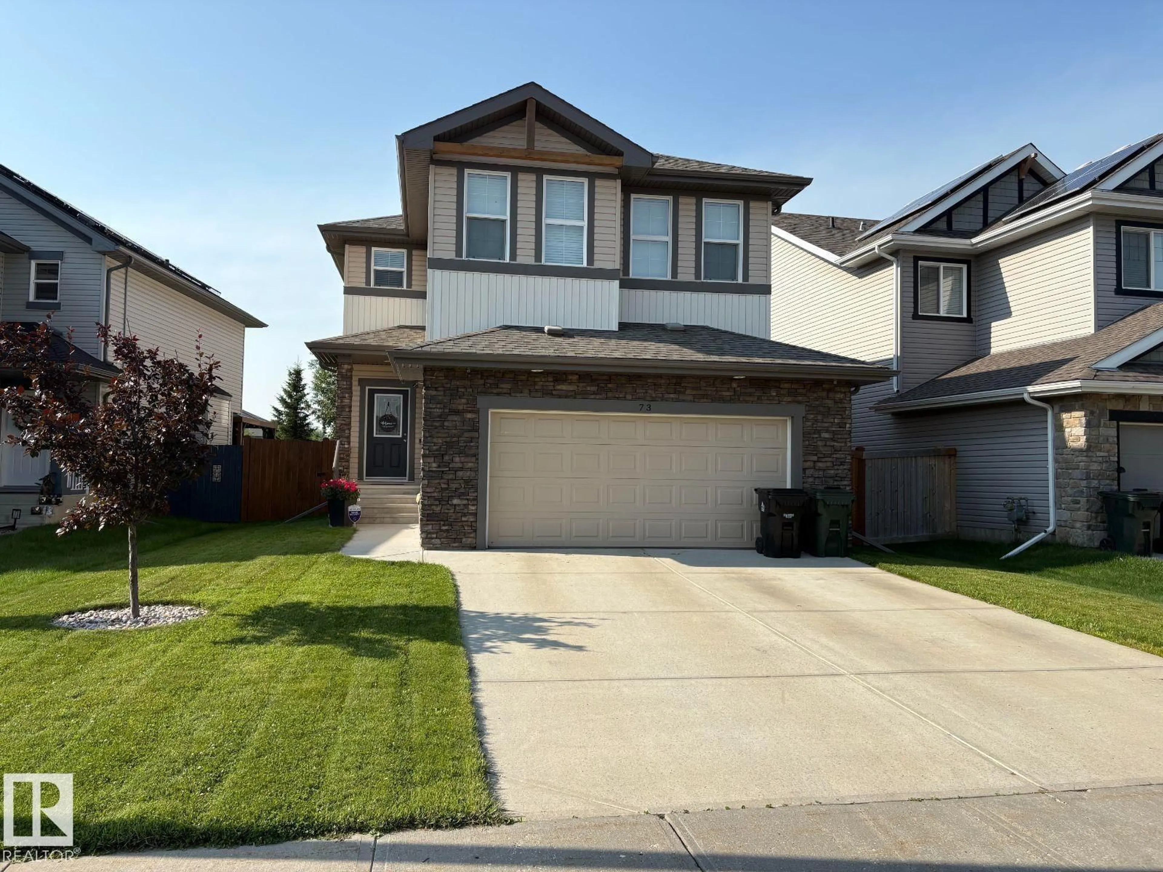 Home with vinyl exterior material, street for 73 MEADOWVIEW LD, Spruce Grove Alberta T7X0N8