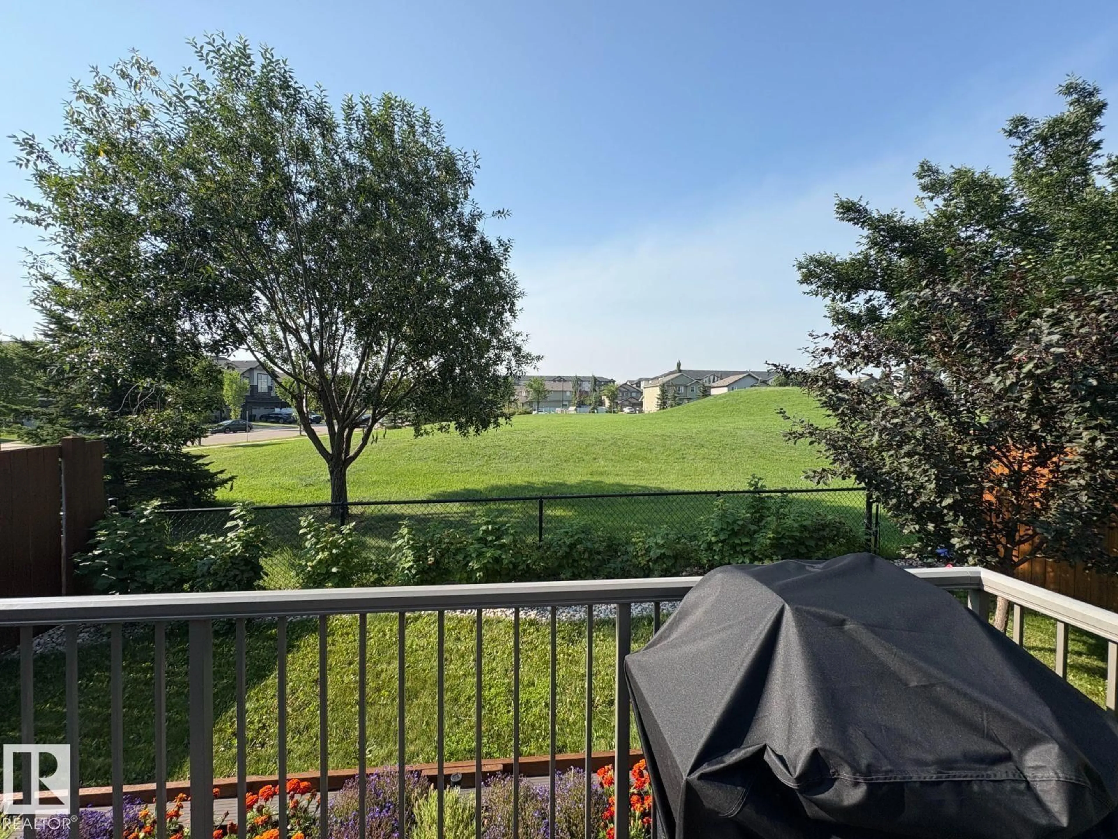 A pic from outside/outdoor area/front of a property/back of a property/a pic from drone, water/lake/river/ocean view for 73 MEADOWVIEW LD, Spruce Grove Alberta T7X0N8